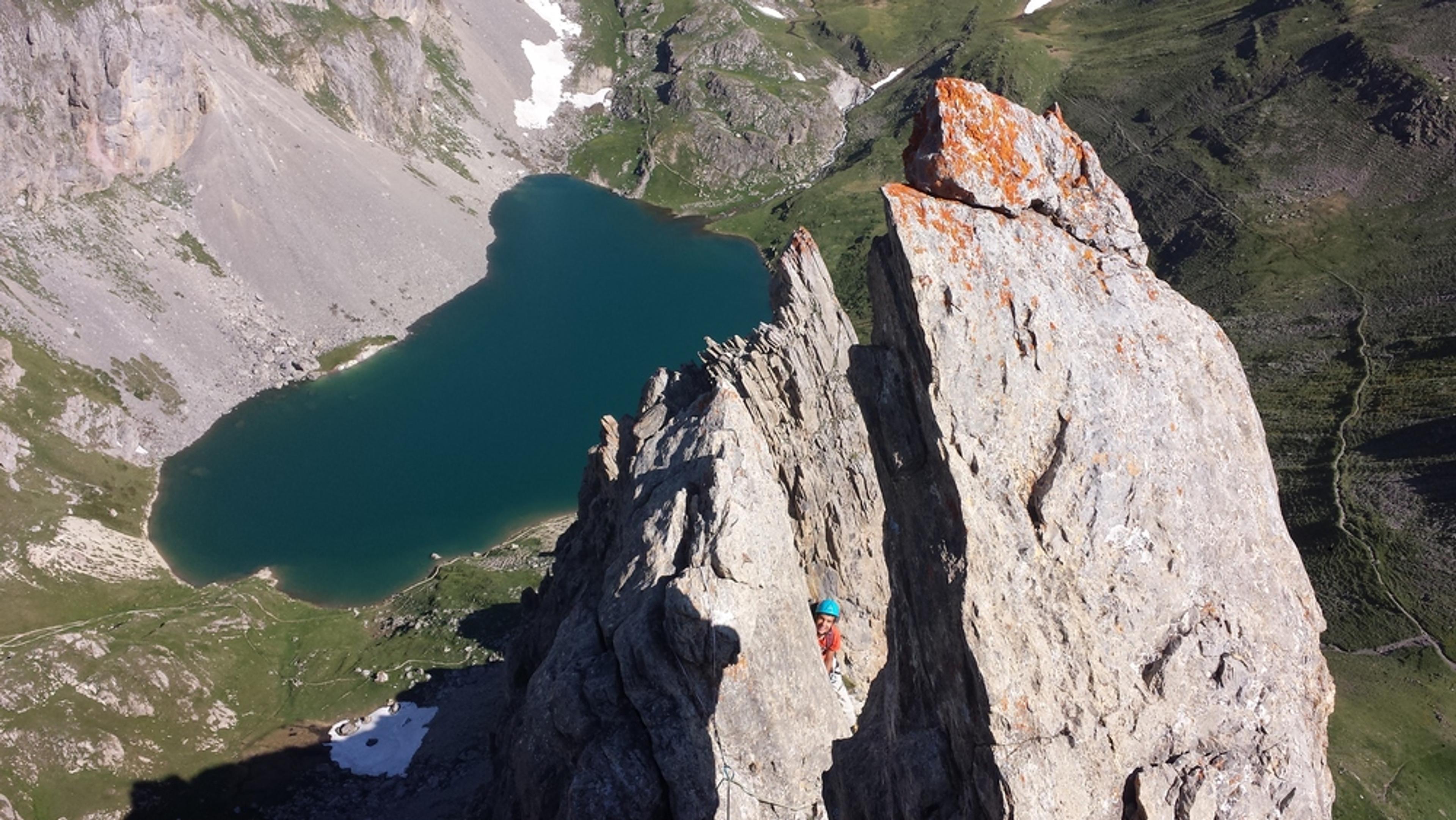 Arêtes de la Bruyère - Sur fond de lac