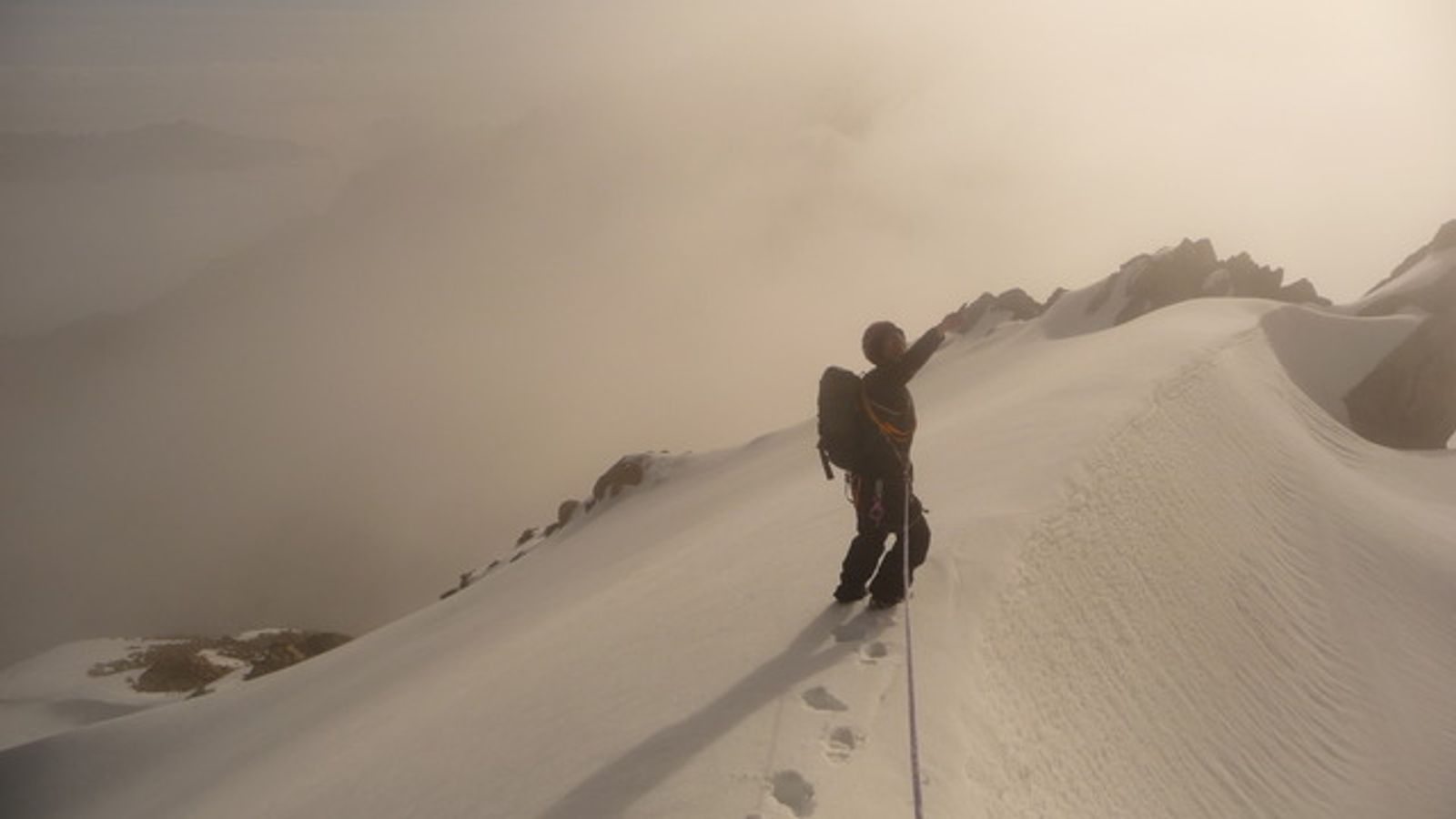 Rémy montre le ciel