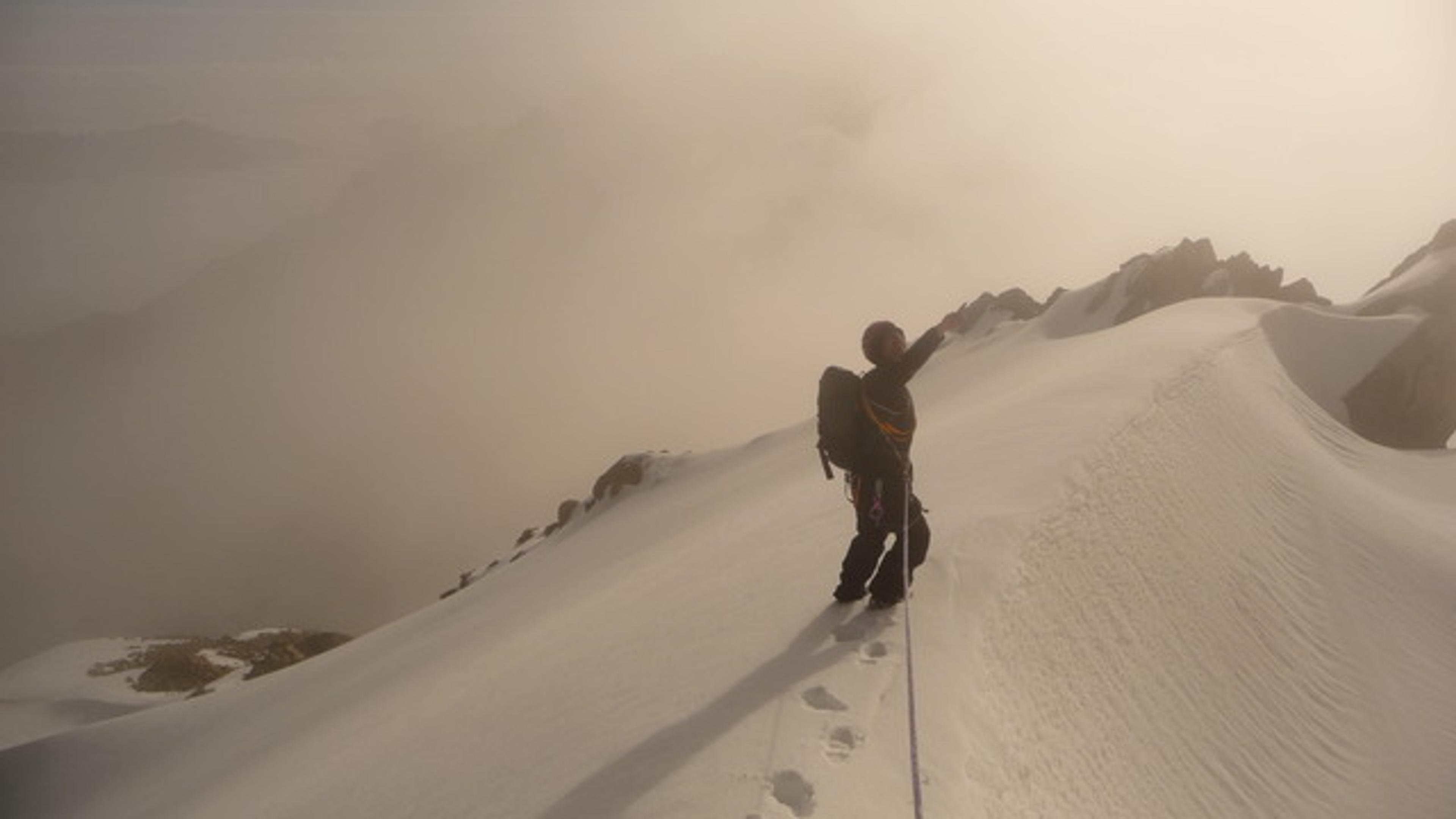 Rémy montre le ciel
