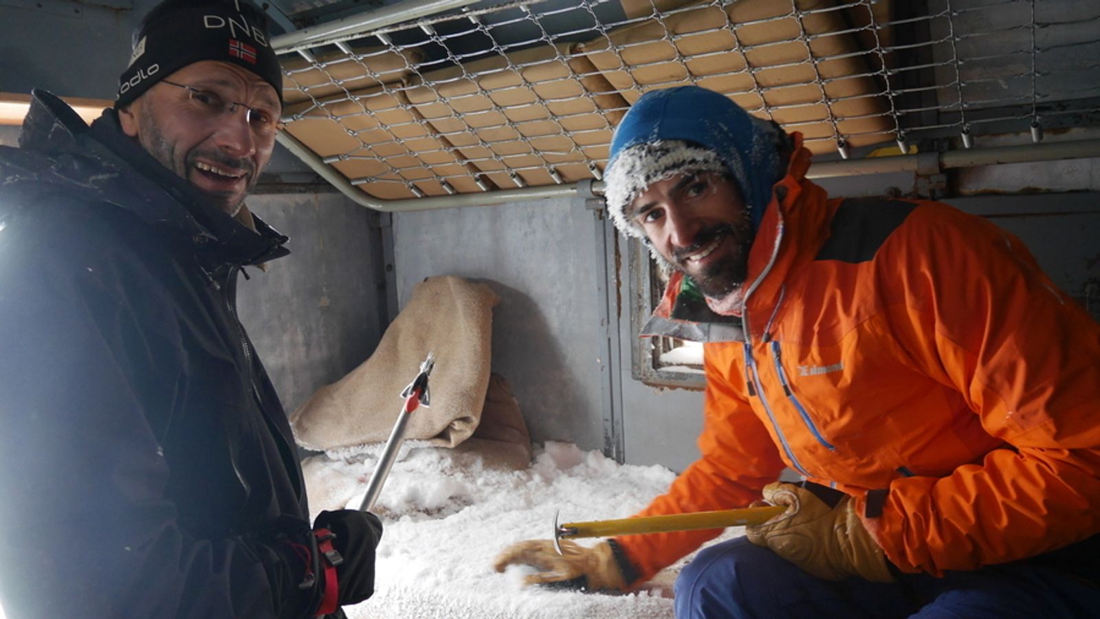 Grattage de matelas au bivouac Perelli
