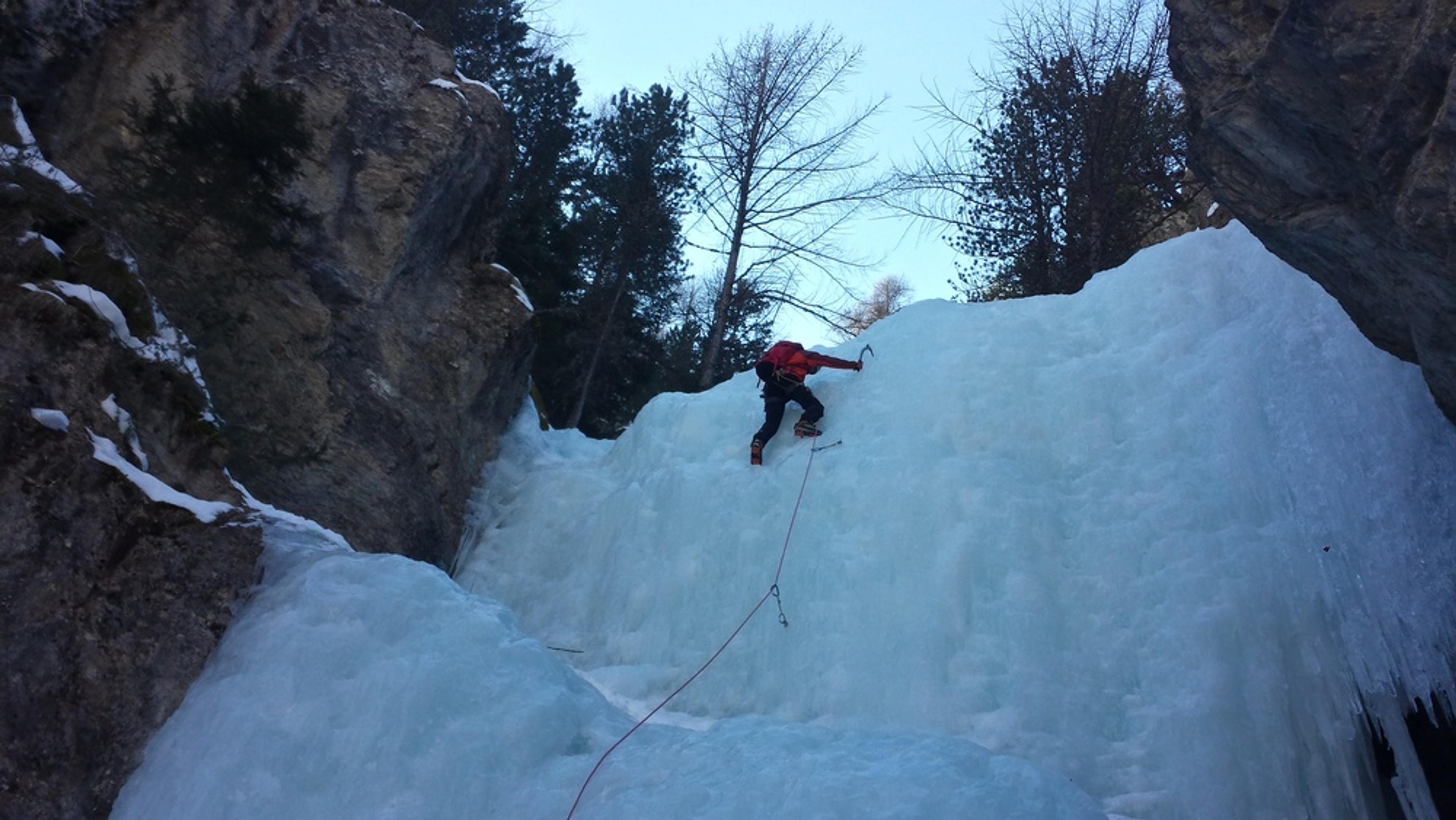 Cascade glace Ceillac - le Y de gauche - Julien dans le Y de gauche