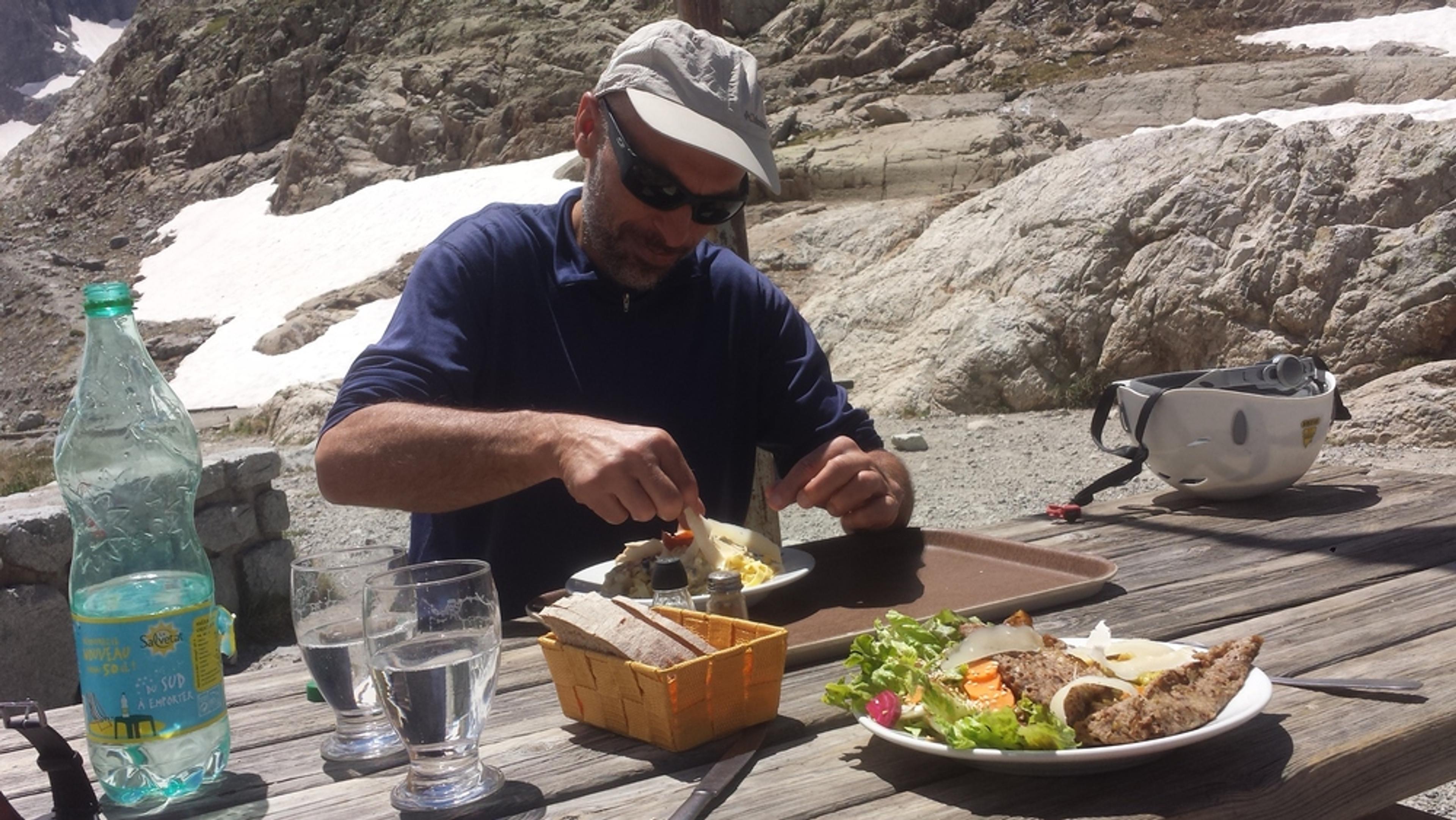 Pointe des Boeufs rouges - Repas des guerriers au refuge de la Pilatte