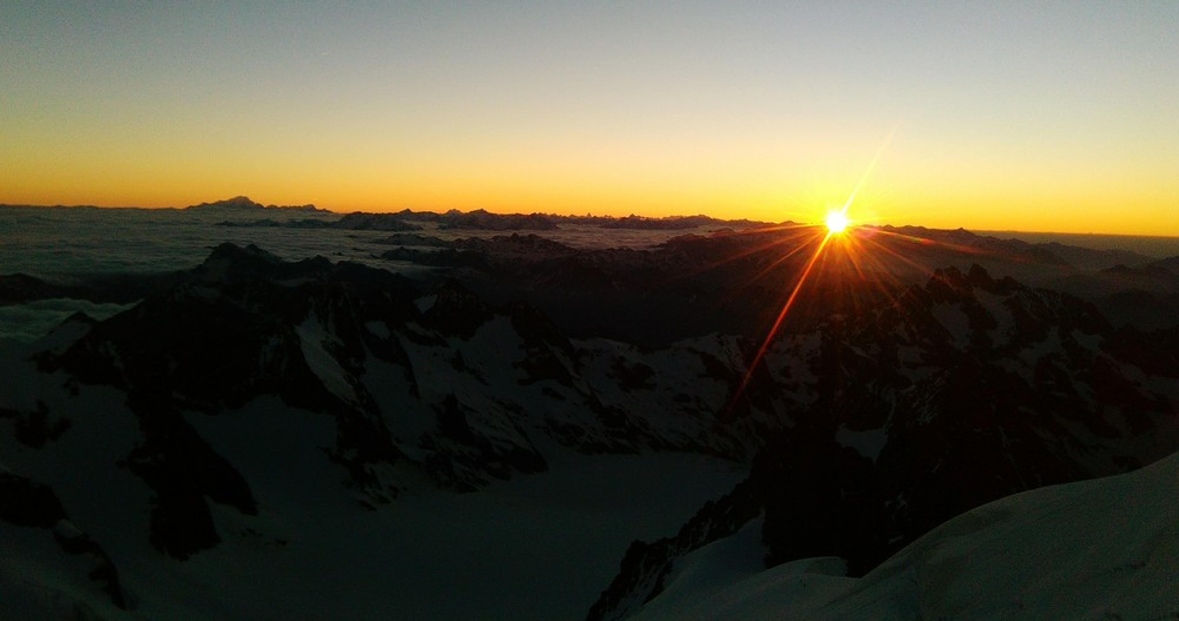 Barre des Ecrins - Bonjour boule orange!