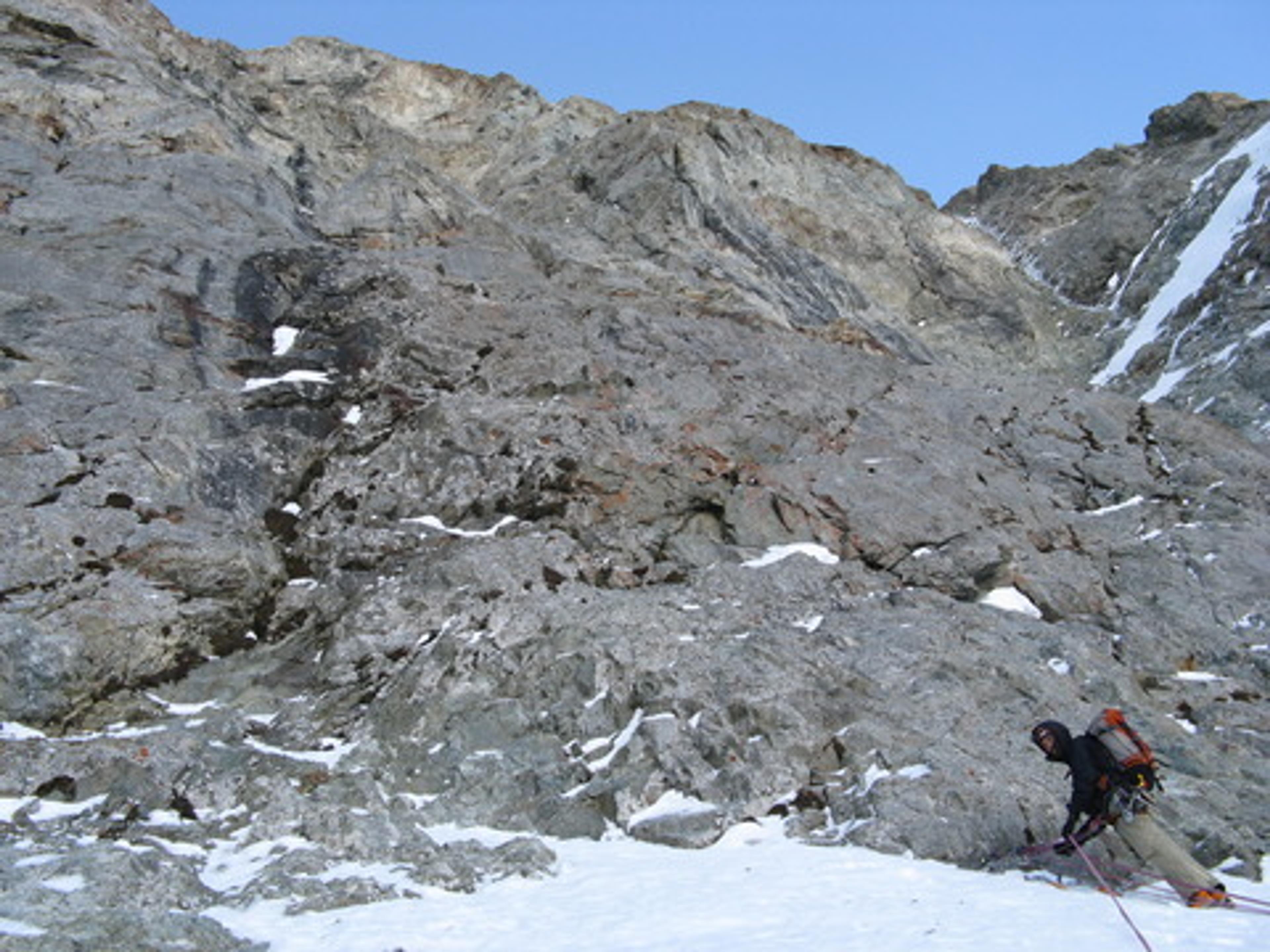 Au pied de la muraille de la face NW de l'Olan