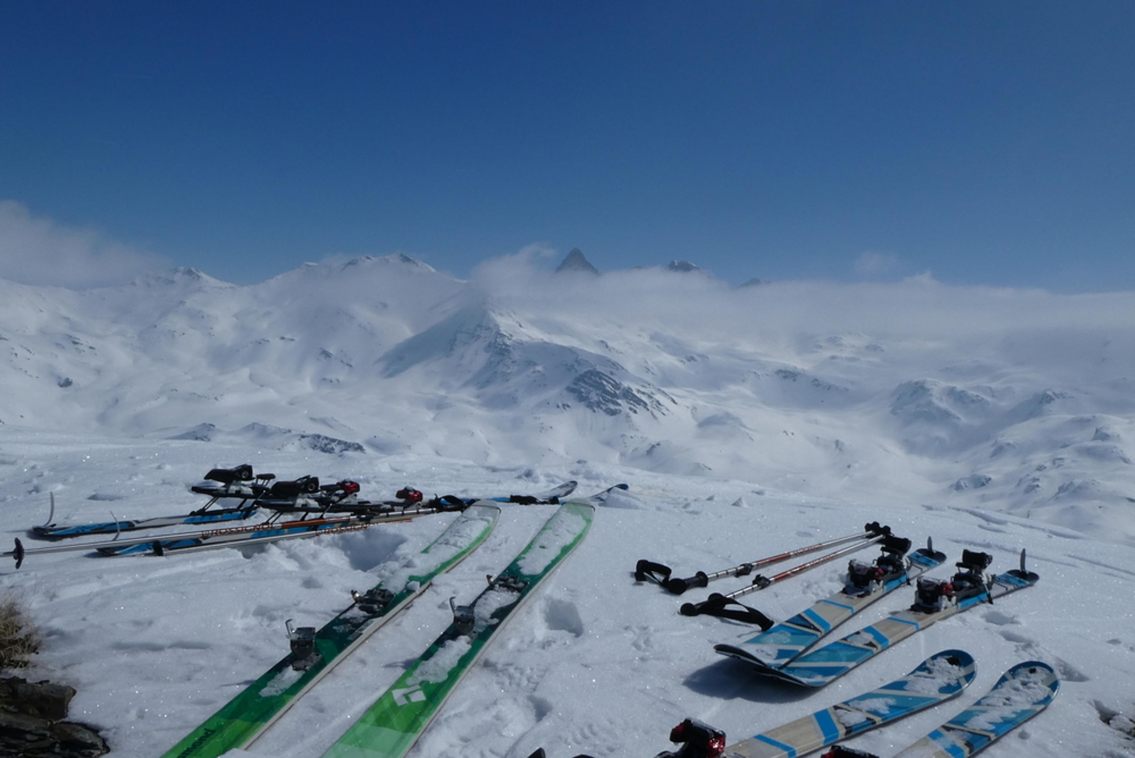 Ski rando terre rouge - Vers la Pissine - De notre sommet sans nom du jour