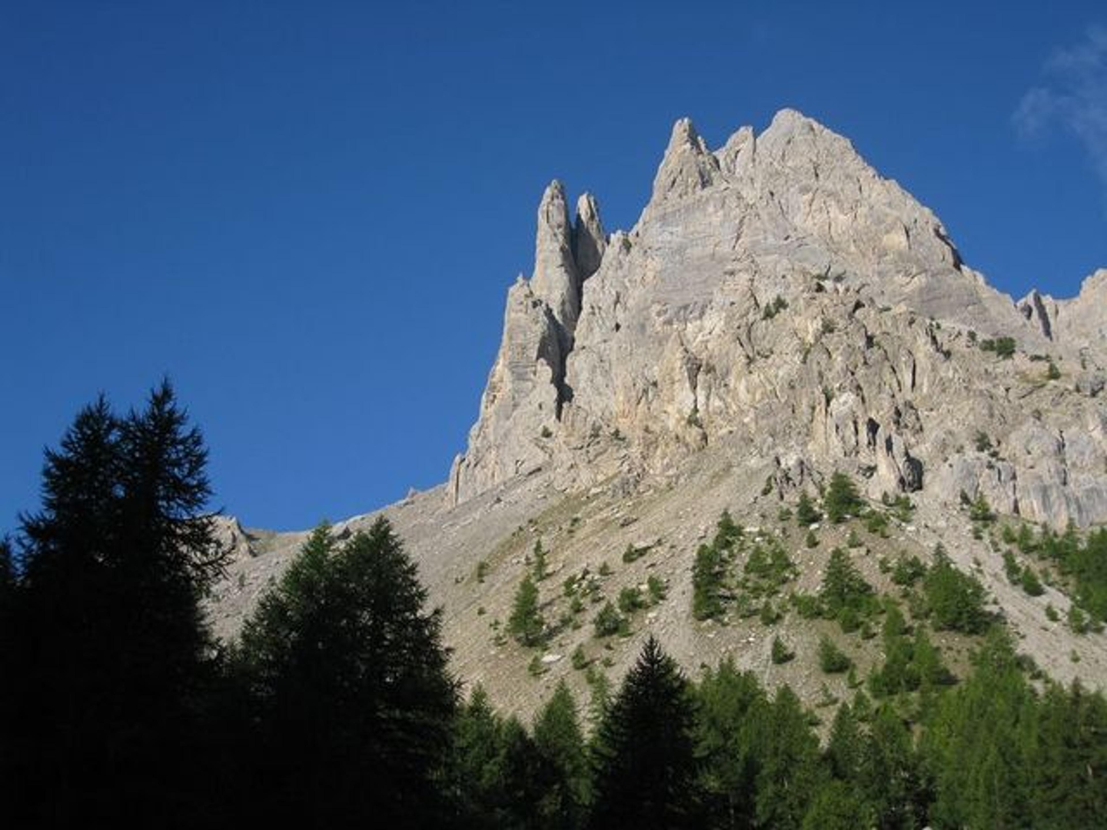La face SE des TEnailles de montbrison