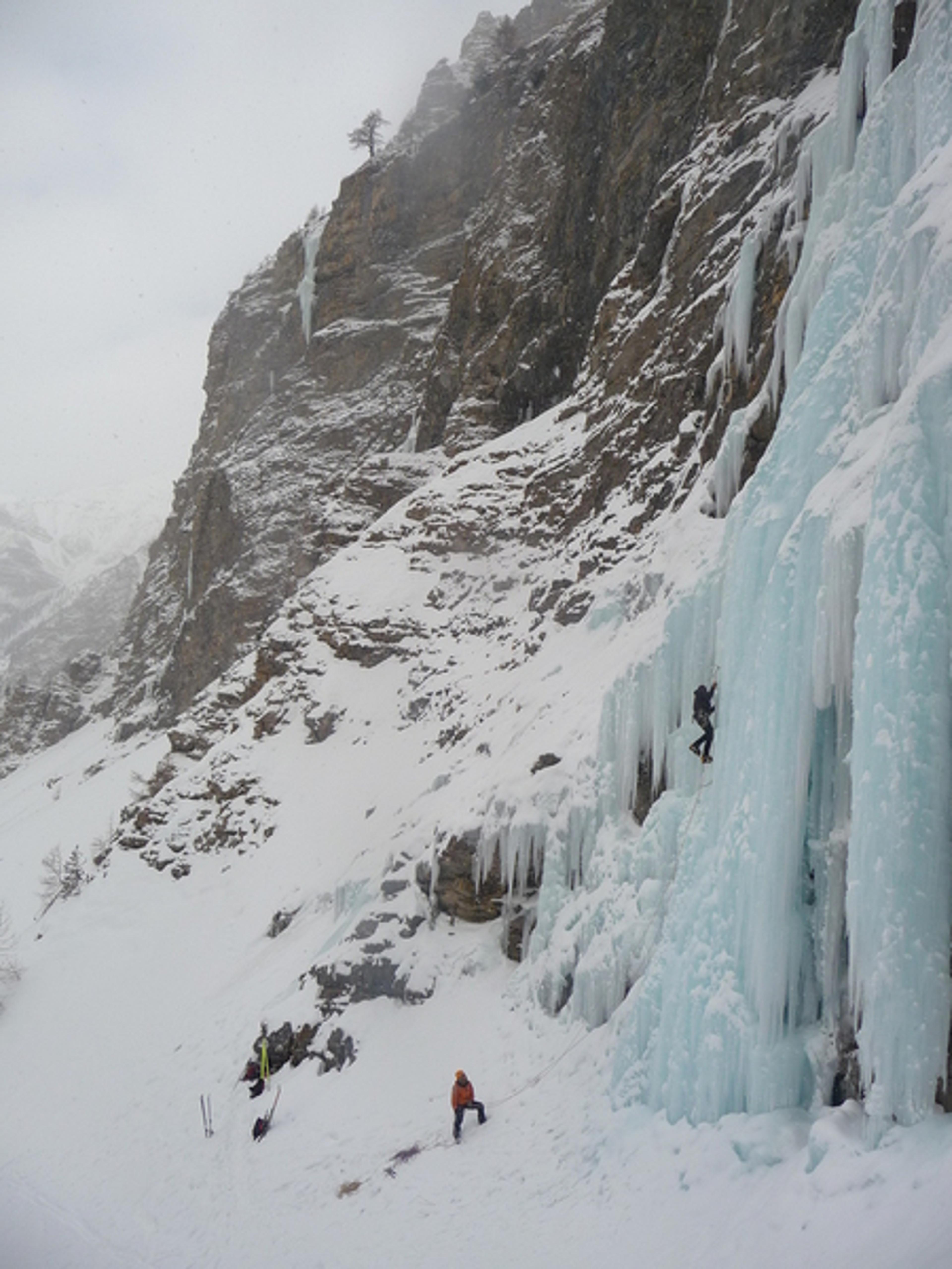 Cascade de glace à Crévoux - Un petit grade 5