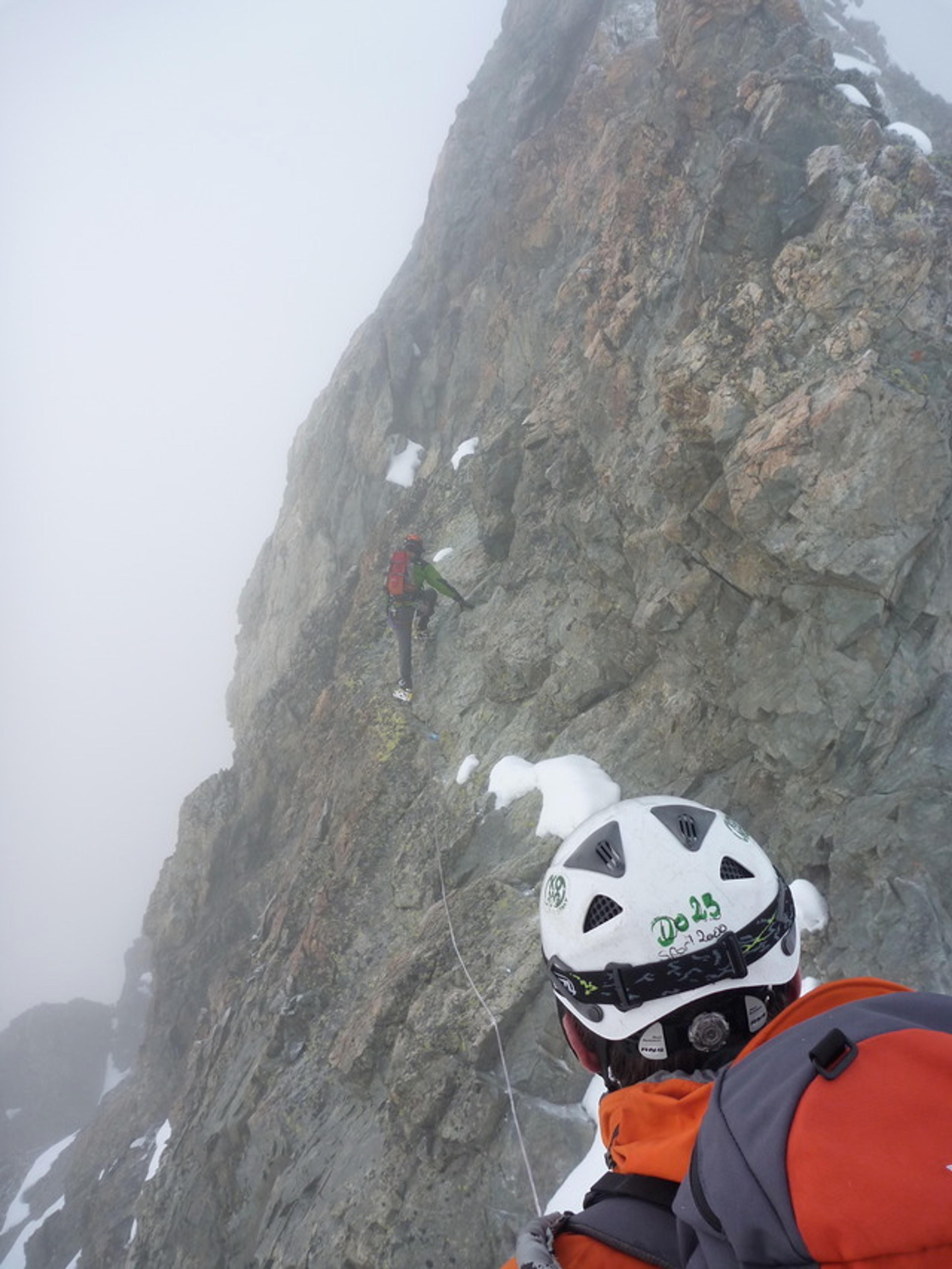 Roche Faurio - L'attaque de l'arête, plus impressionnante que dure