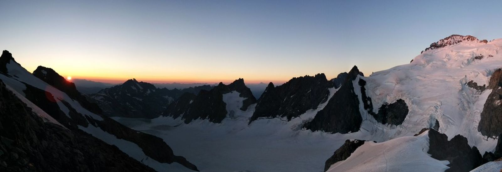 Stage autonomie alpinisme - Panoramique levé de soleil