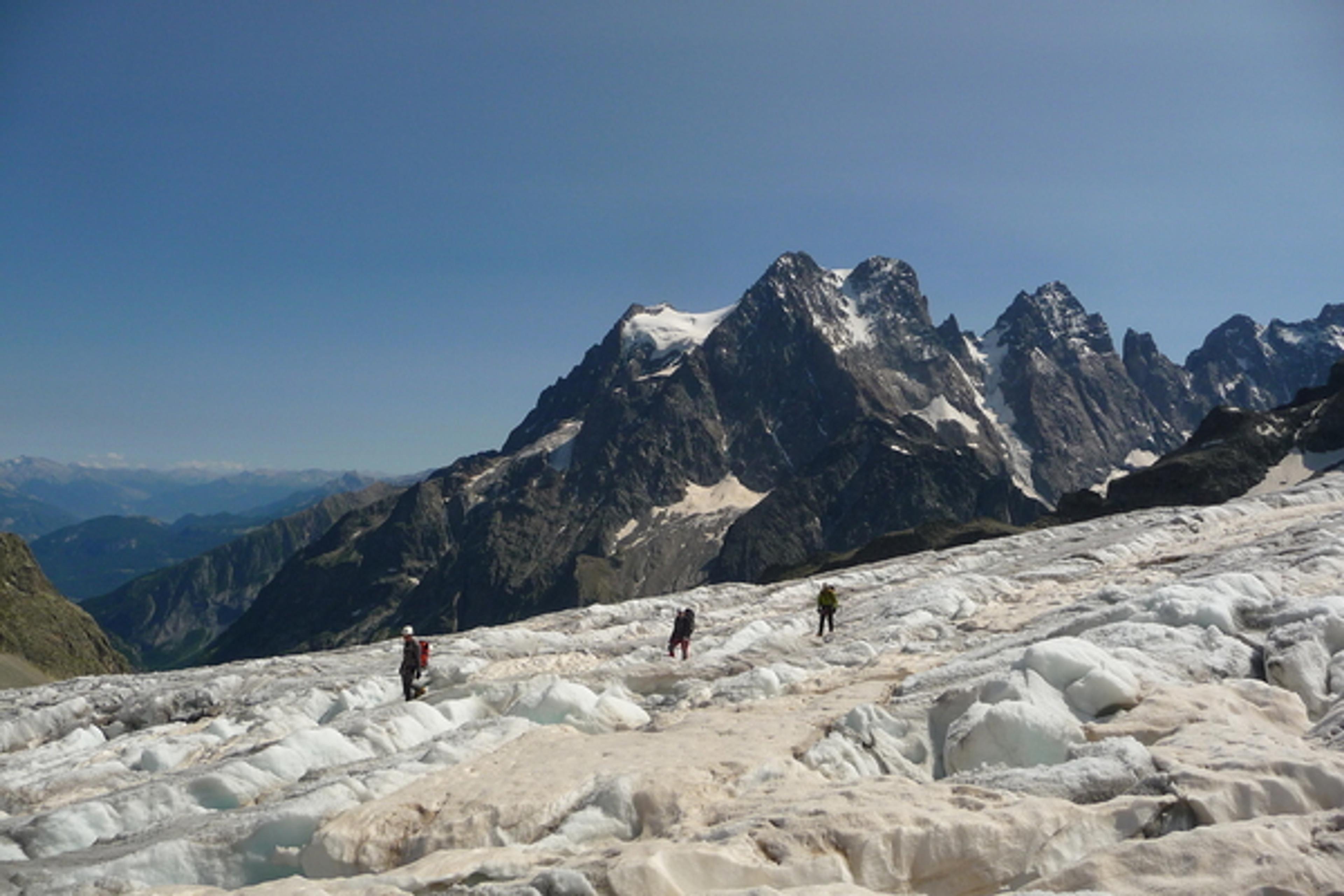 Ecole de glace - Le pelvoux veille sur nous