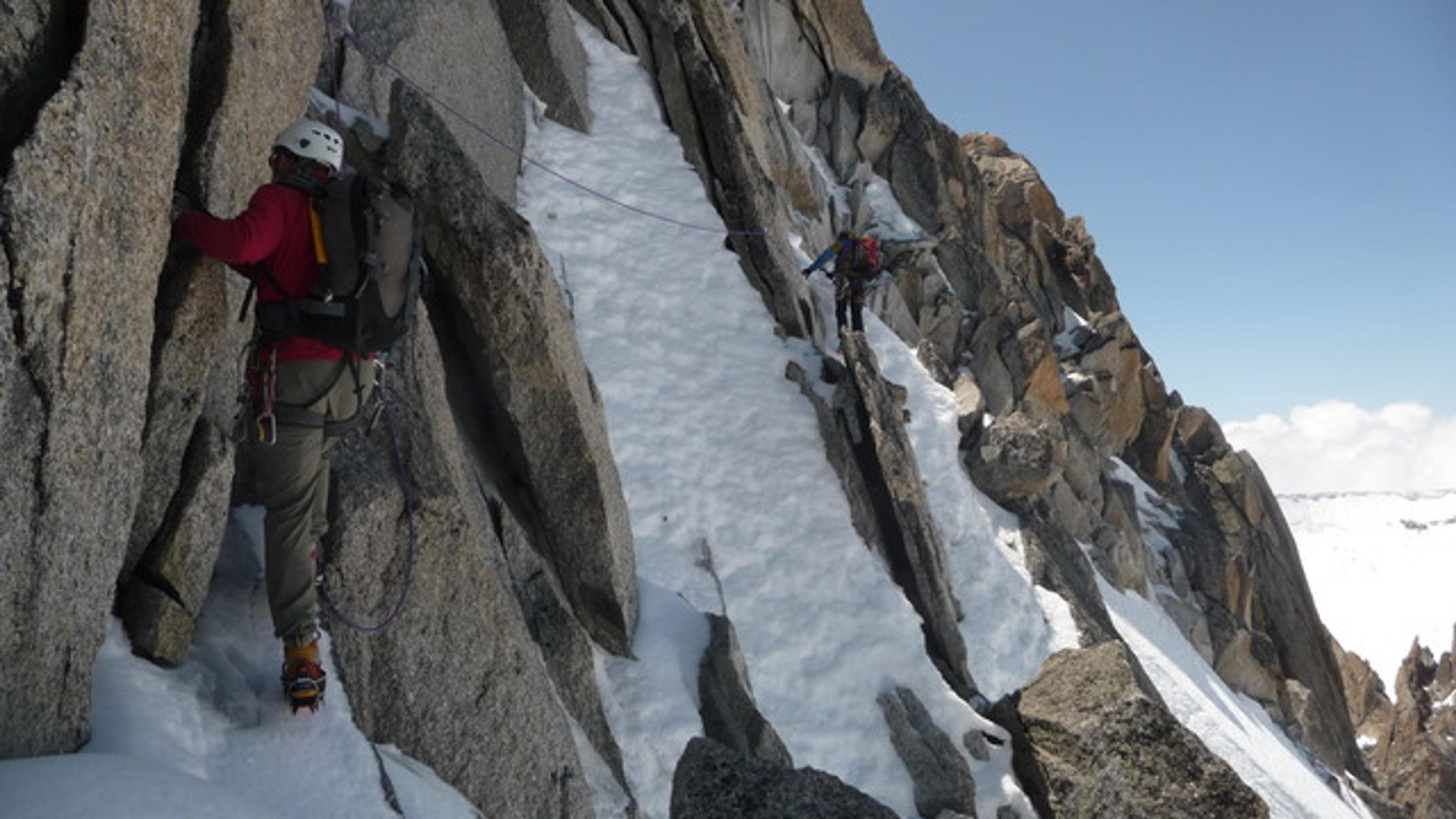 Section mixte pour contourner les Aiguilles Penchées