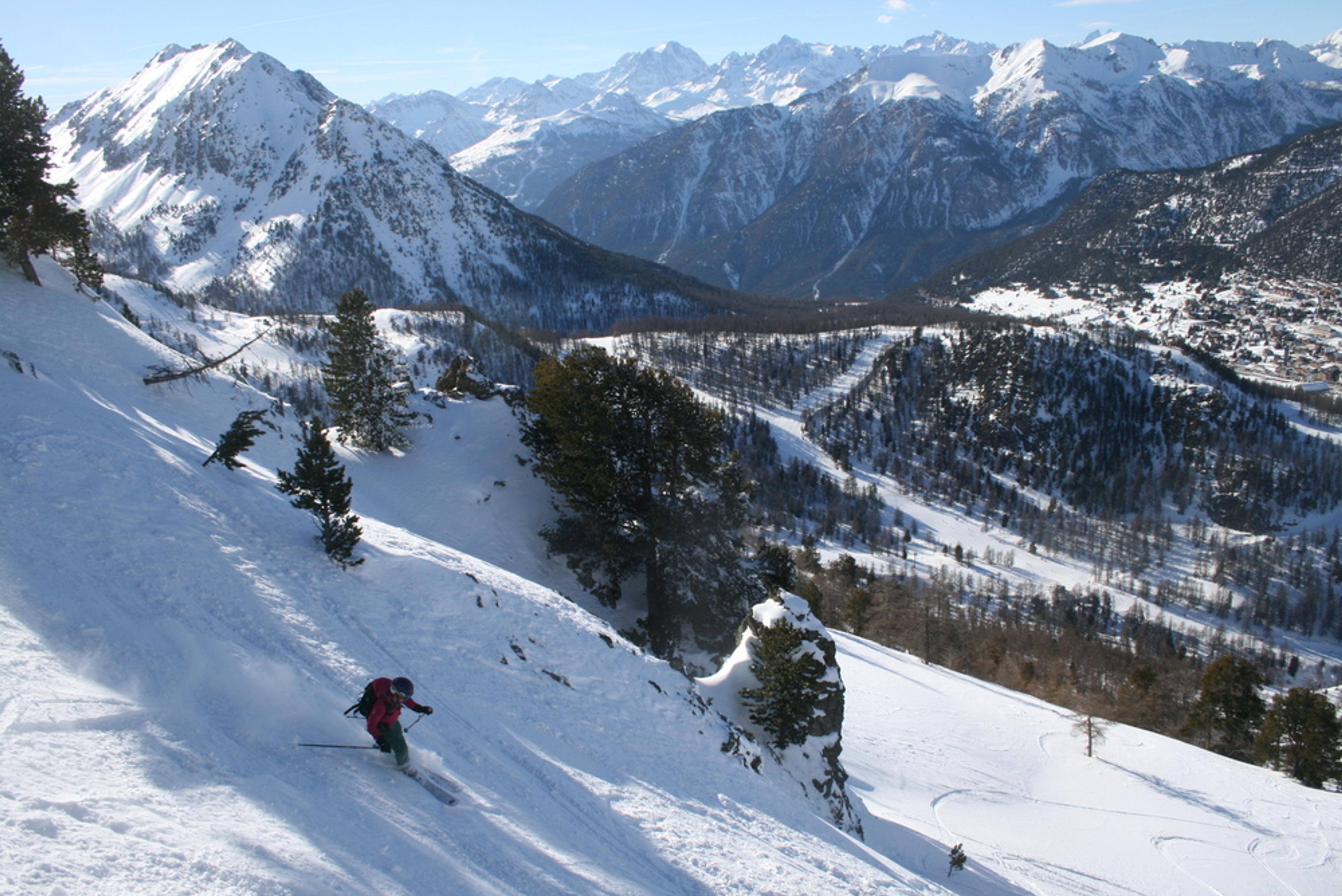 Hors-piste-Montgenèvre - Samantha dans du déjà un peu raide