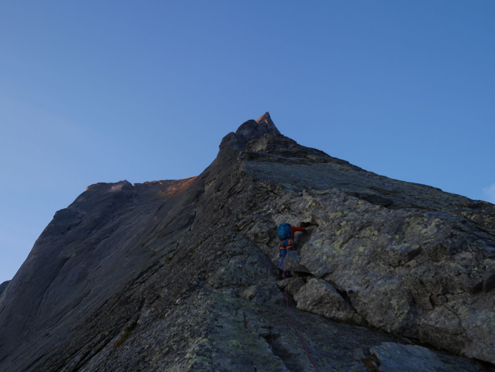 Arête nord Piz Badile - au pied de la bête