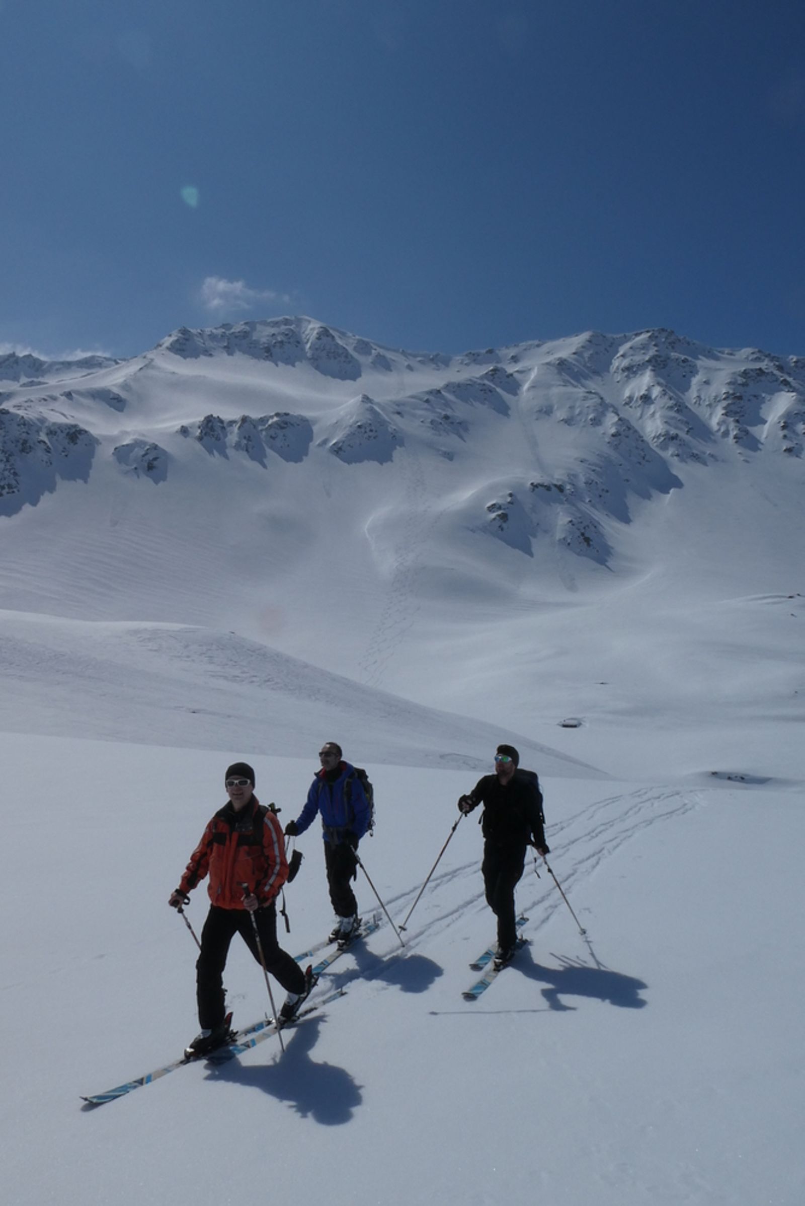 Ski touring on red soil - Toward La Pissine - Hey-hey, hey-ho, we're coming home from work!