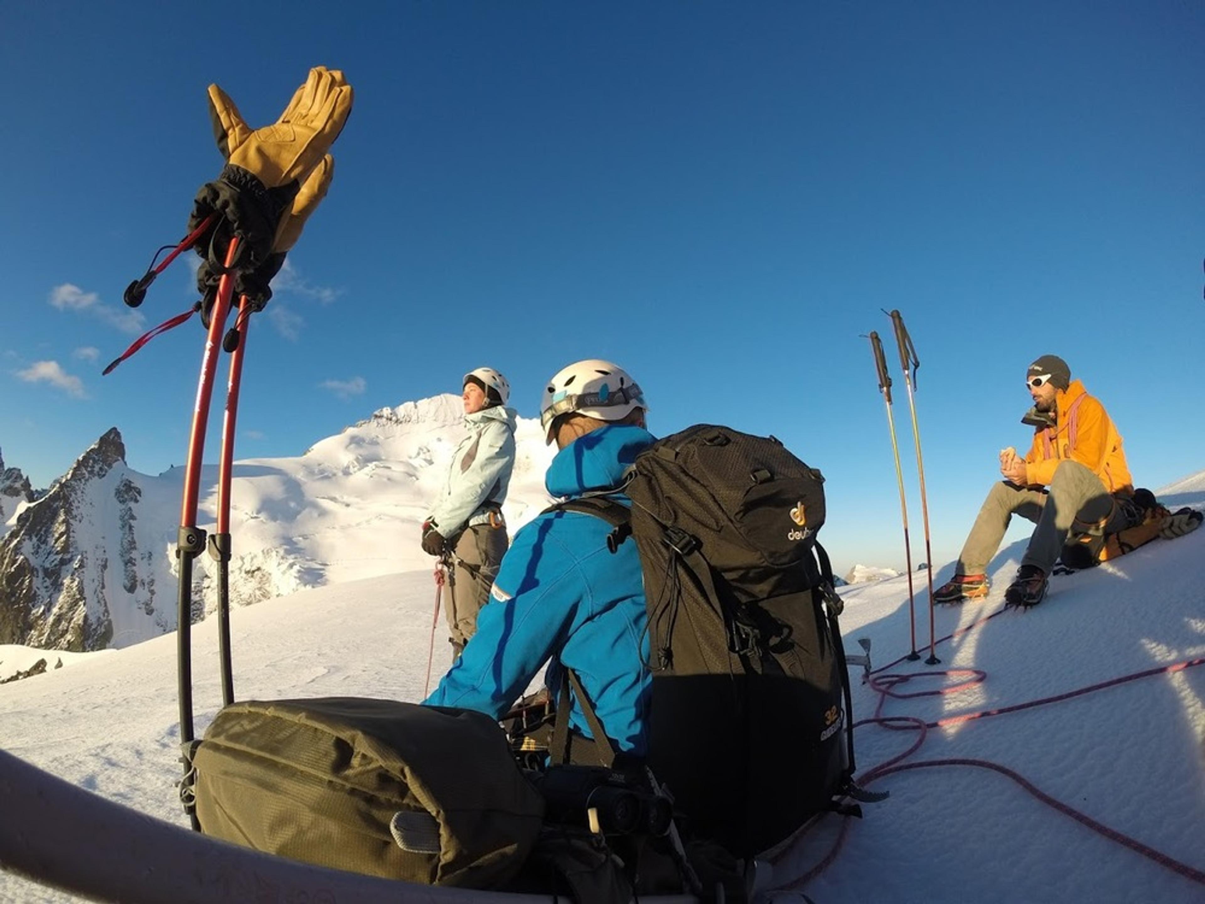 Initiation alpinisme - Pause au soleil