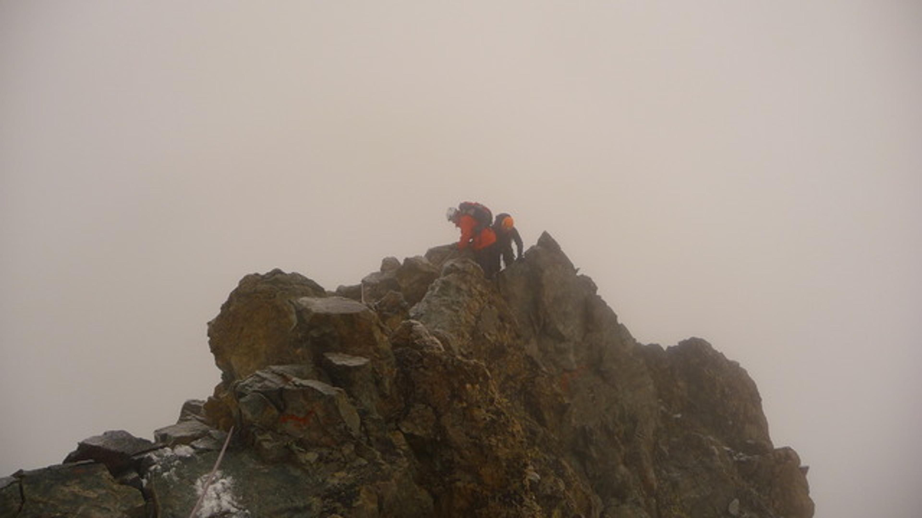 Roche Faurio - Sur l'arête sommitale, l'ambiance est au rendez-vous