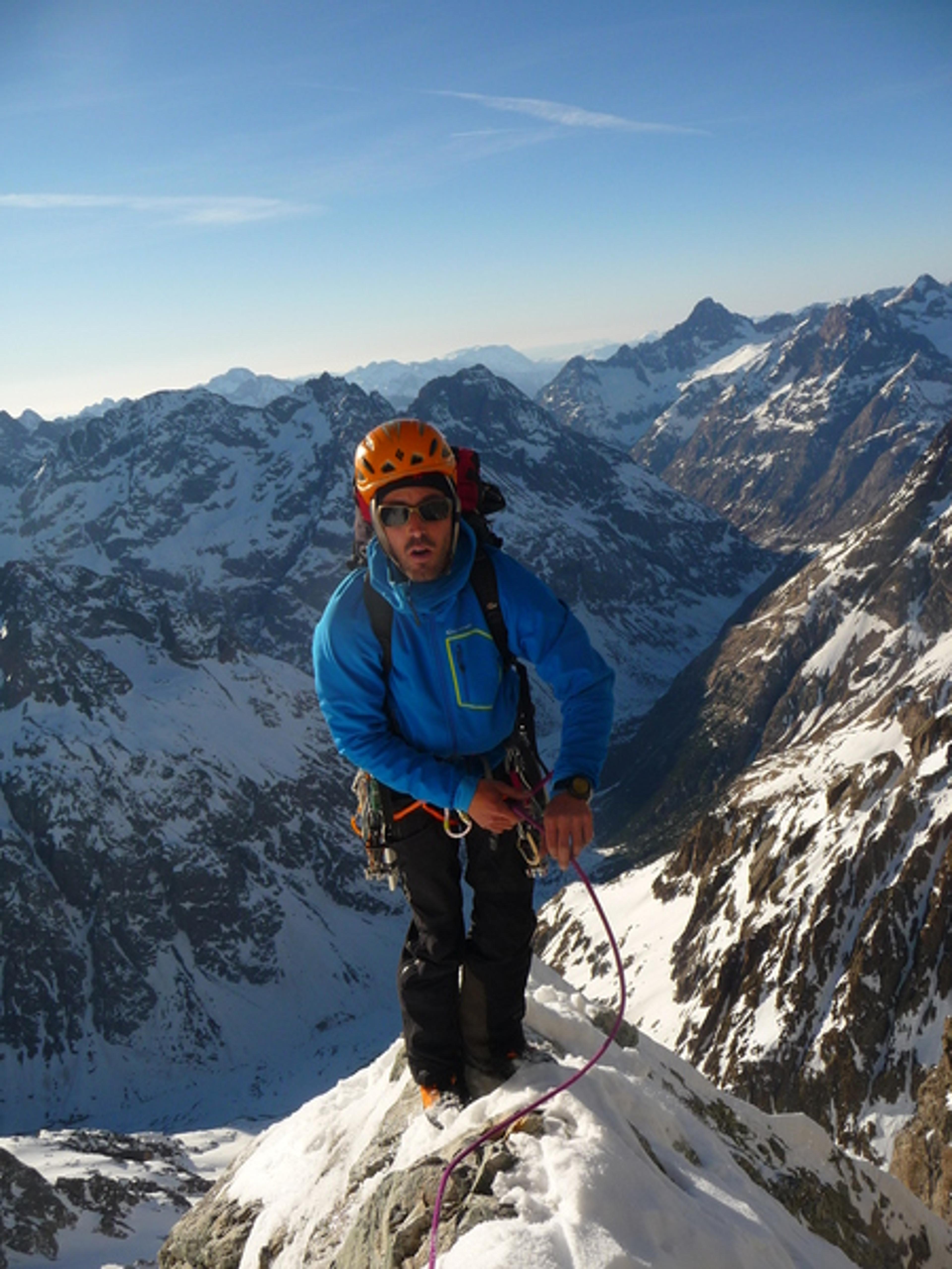 Pilier des Temps Maudits - Microscopique bout d'arête au pied de la muraille terminale