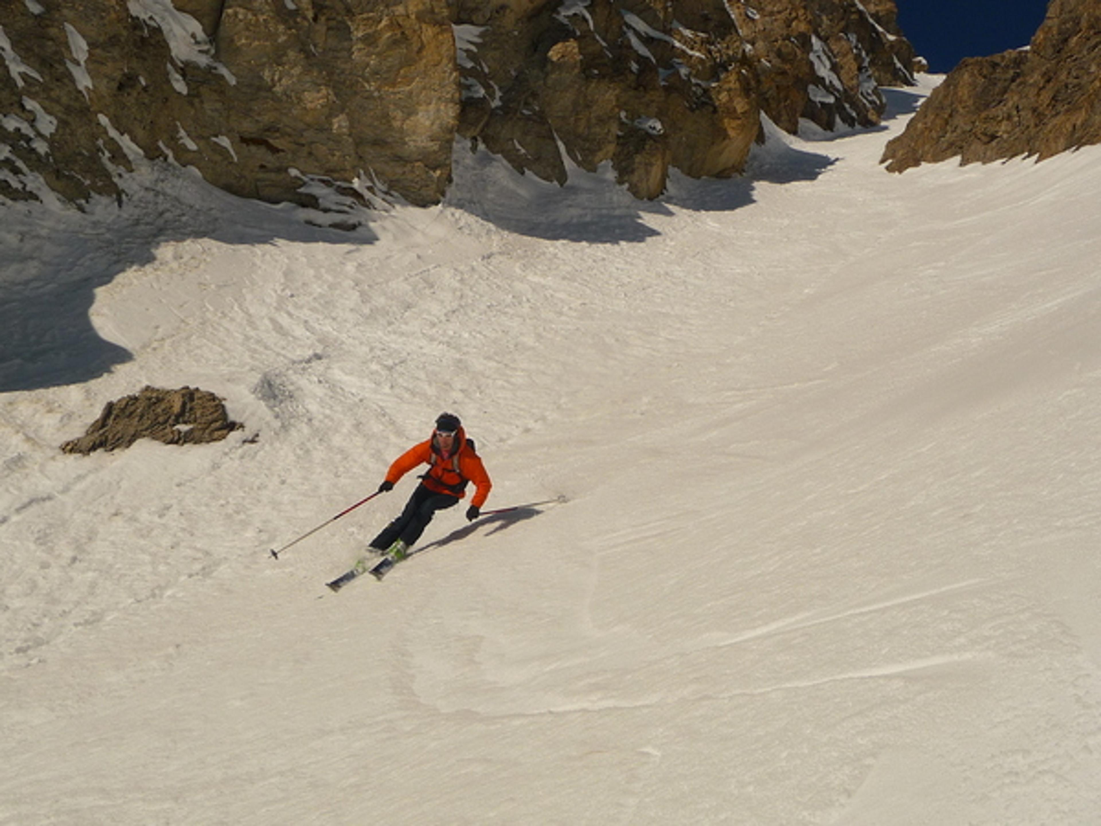 Petit Puy - Couloir Sud - Sylvain envoie la courbe