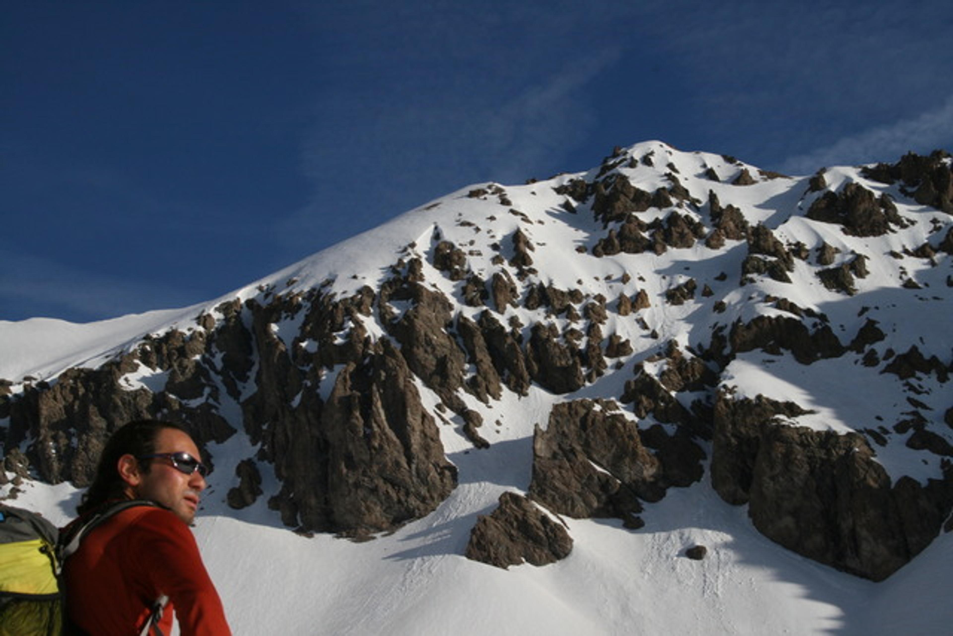 Nico devant le couloir sud du Pic E du Combeynot