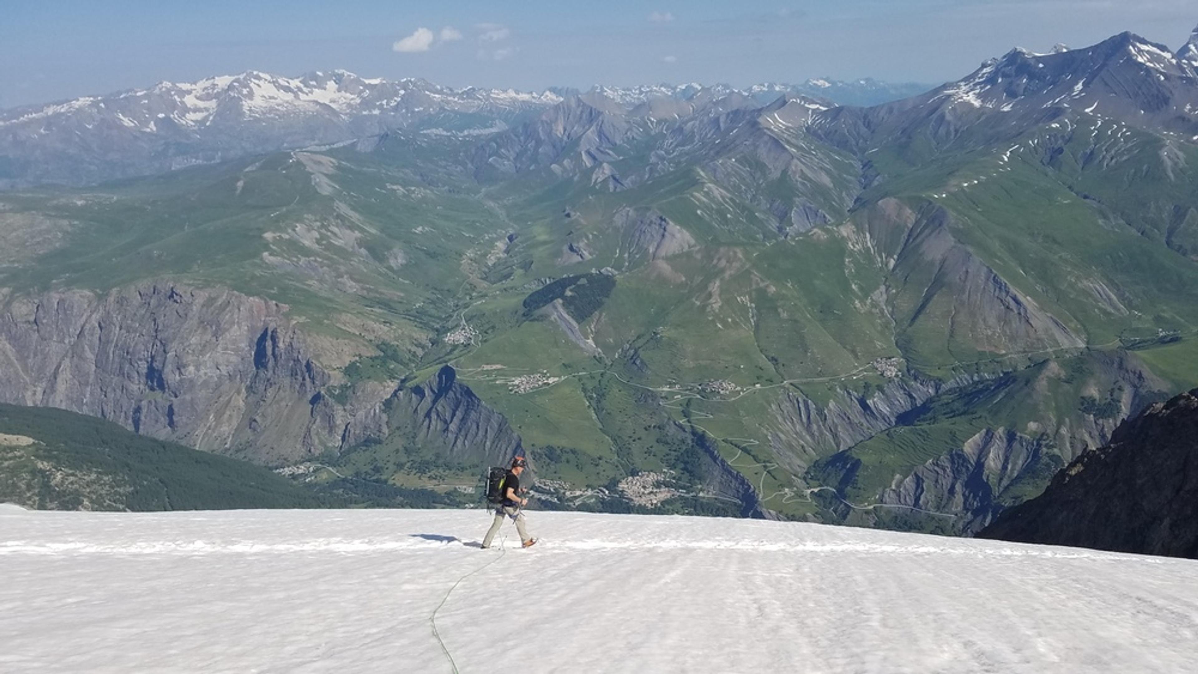 Traversée Pavé Meije Orientale - Contraste entre glacier et verdure