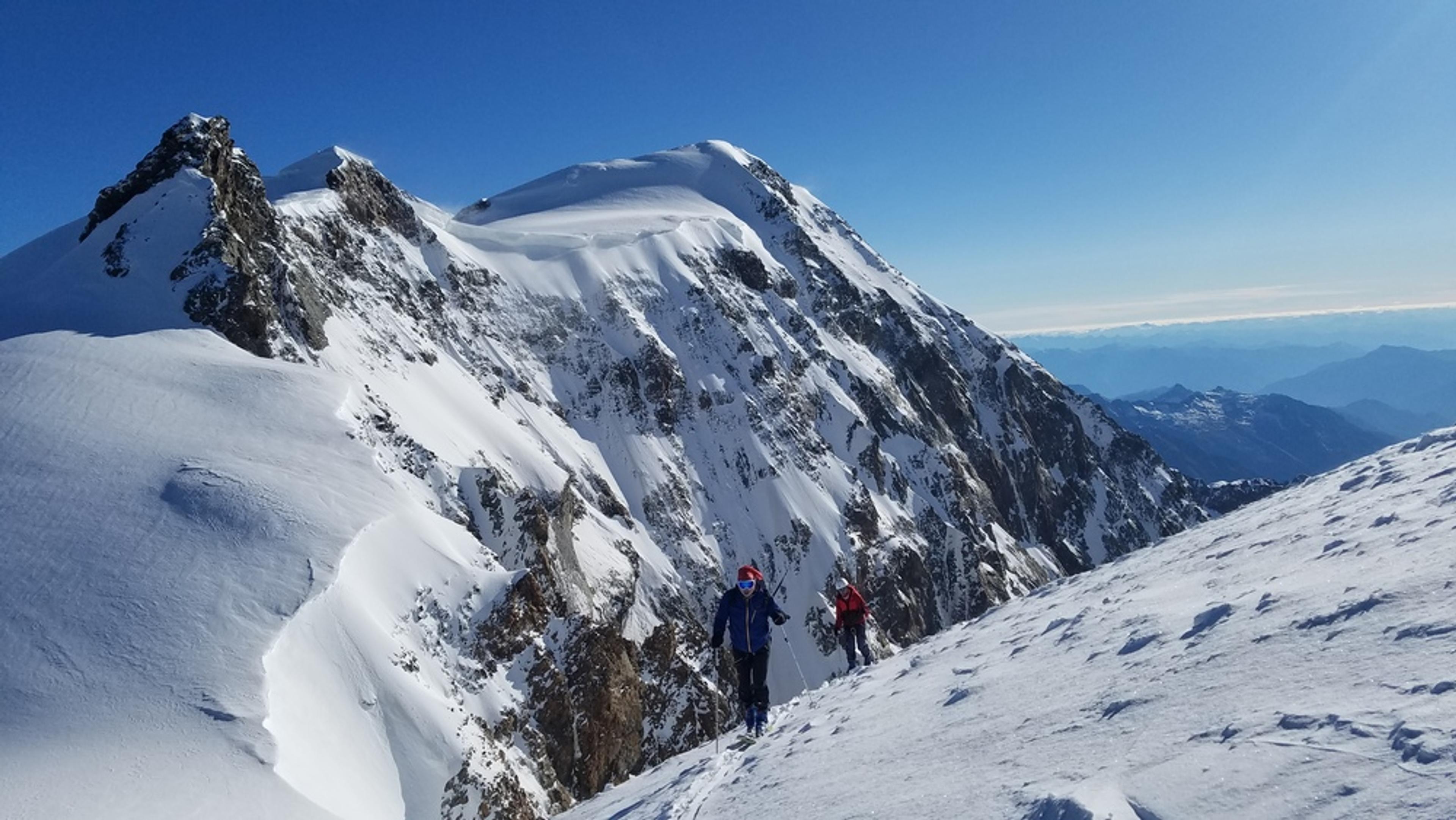 Ski d'été Mont Rose - Sur fond de Punta Gnifetti