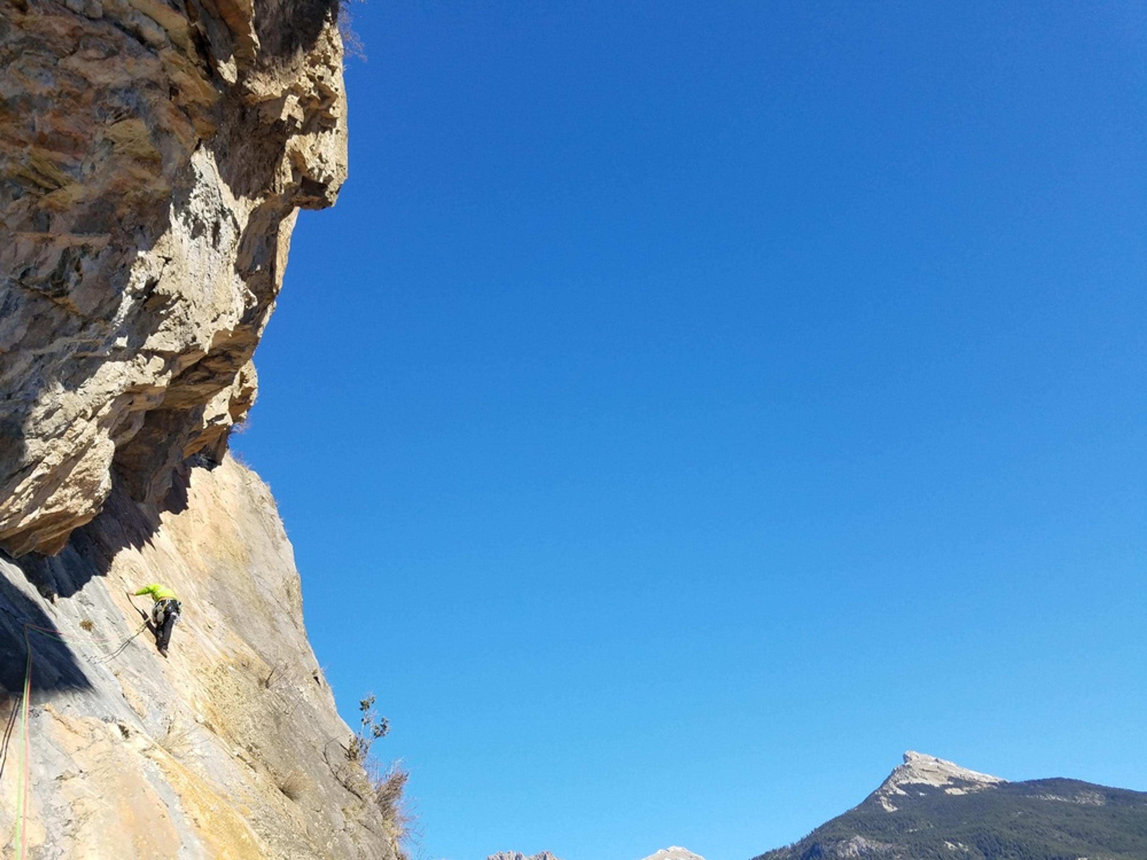 Escalade Grande voie - Champcella - La rampe de la Rama, Guillaume à l'oeuvre