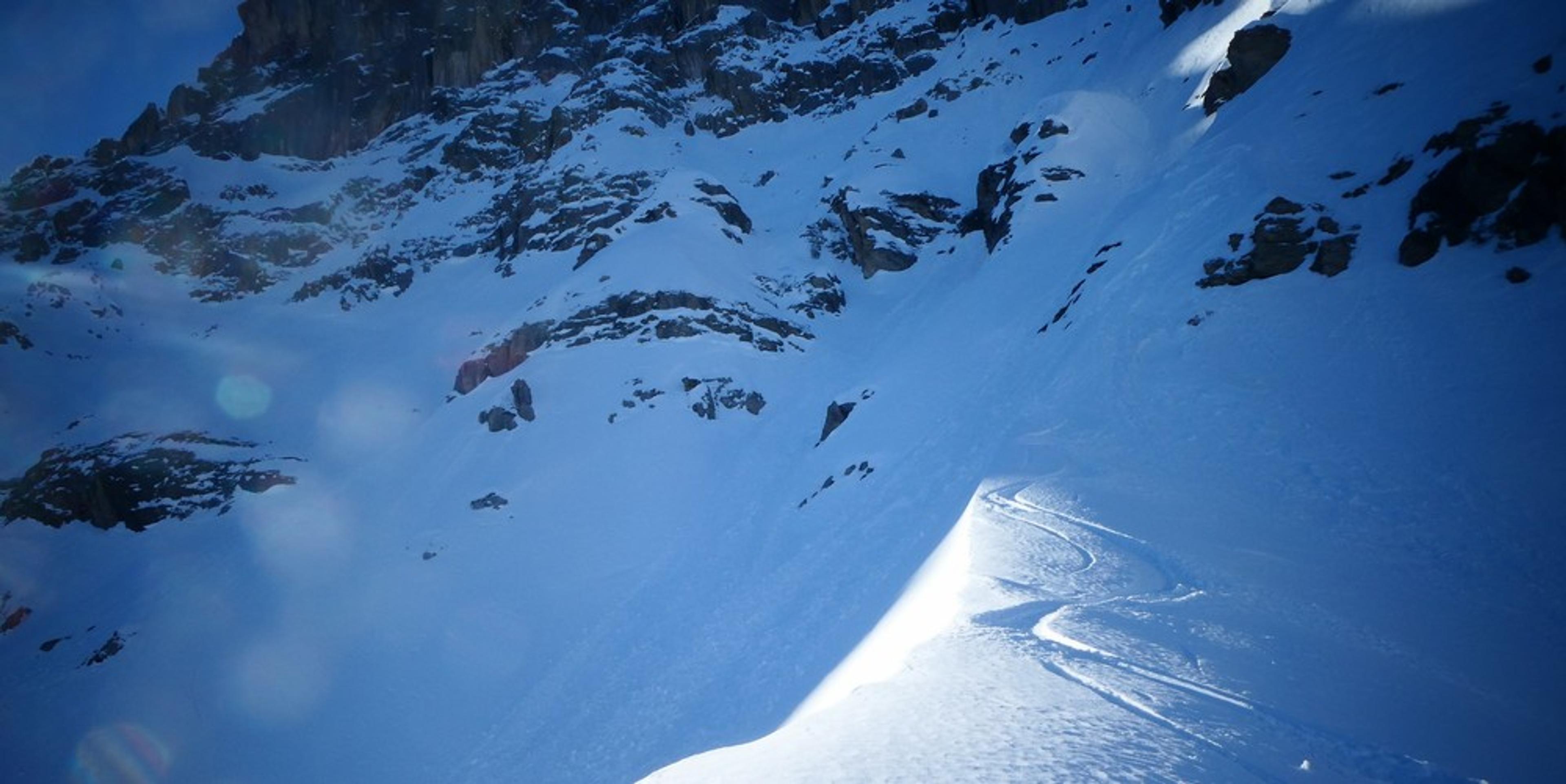 Couloir nord Aiguillas - Quelques virages au soeil avant le couloir
