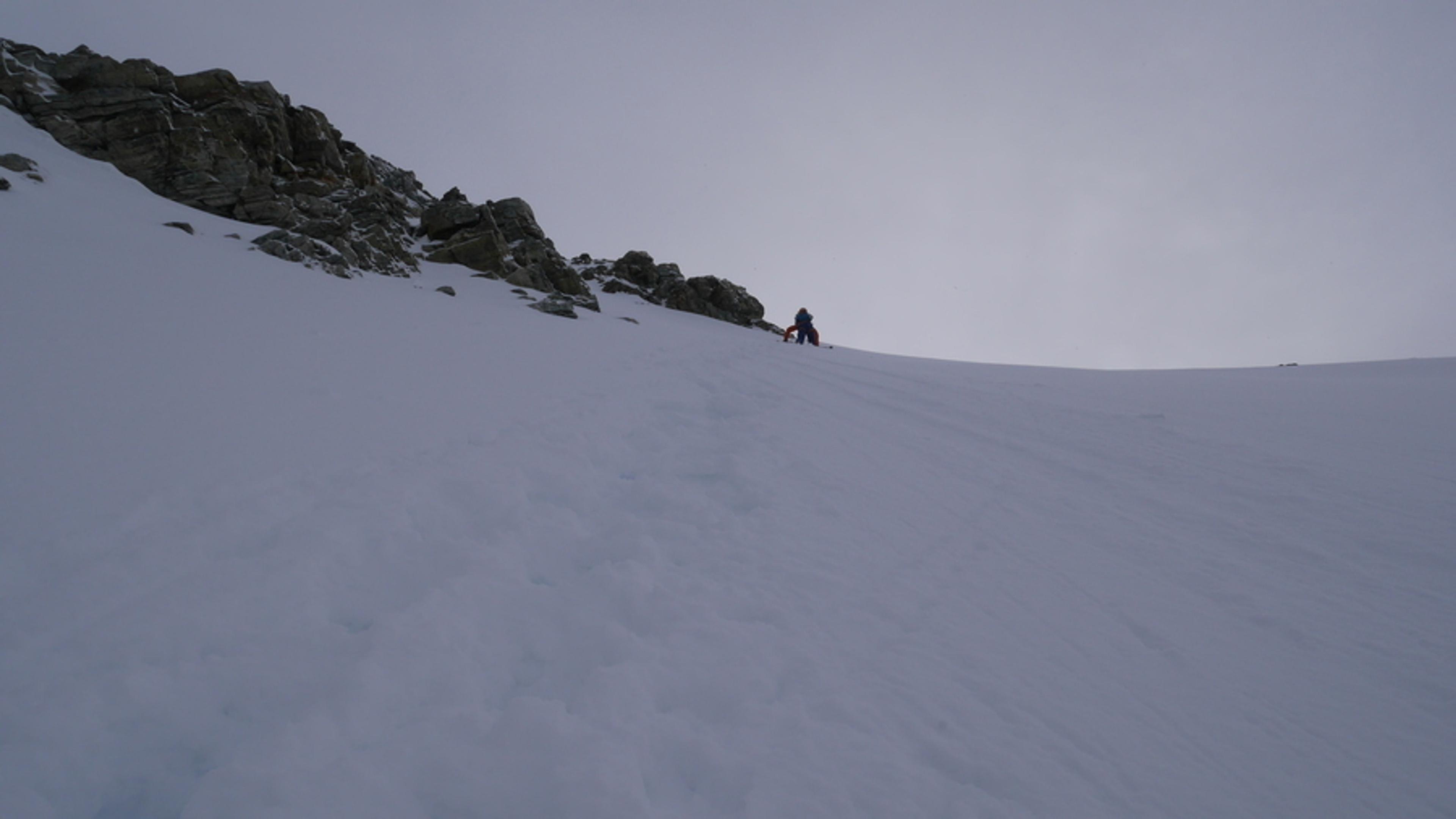 Montée dans la partie raide sous la pointe Kurz