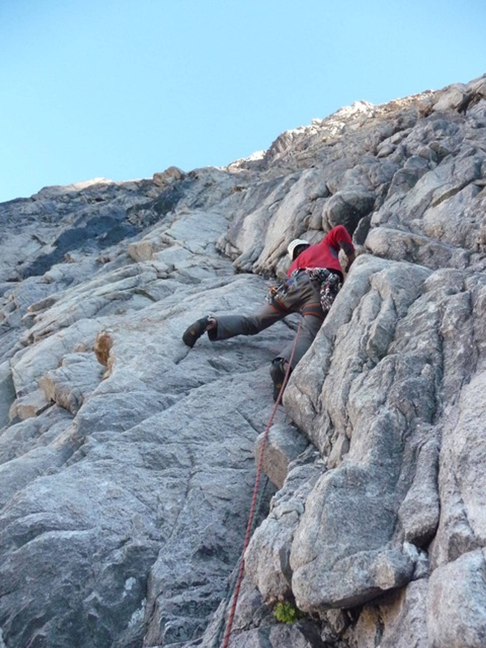 Nico dans la longueur en 7a du bas de Mitchka