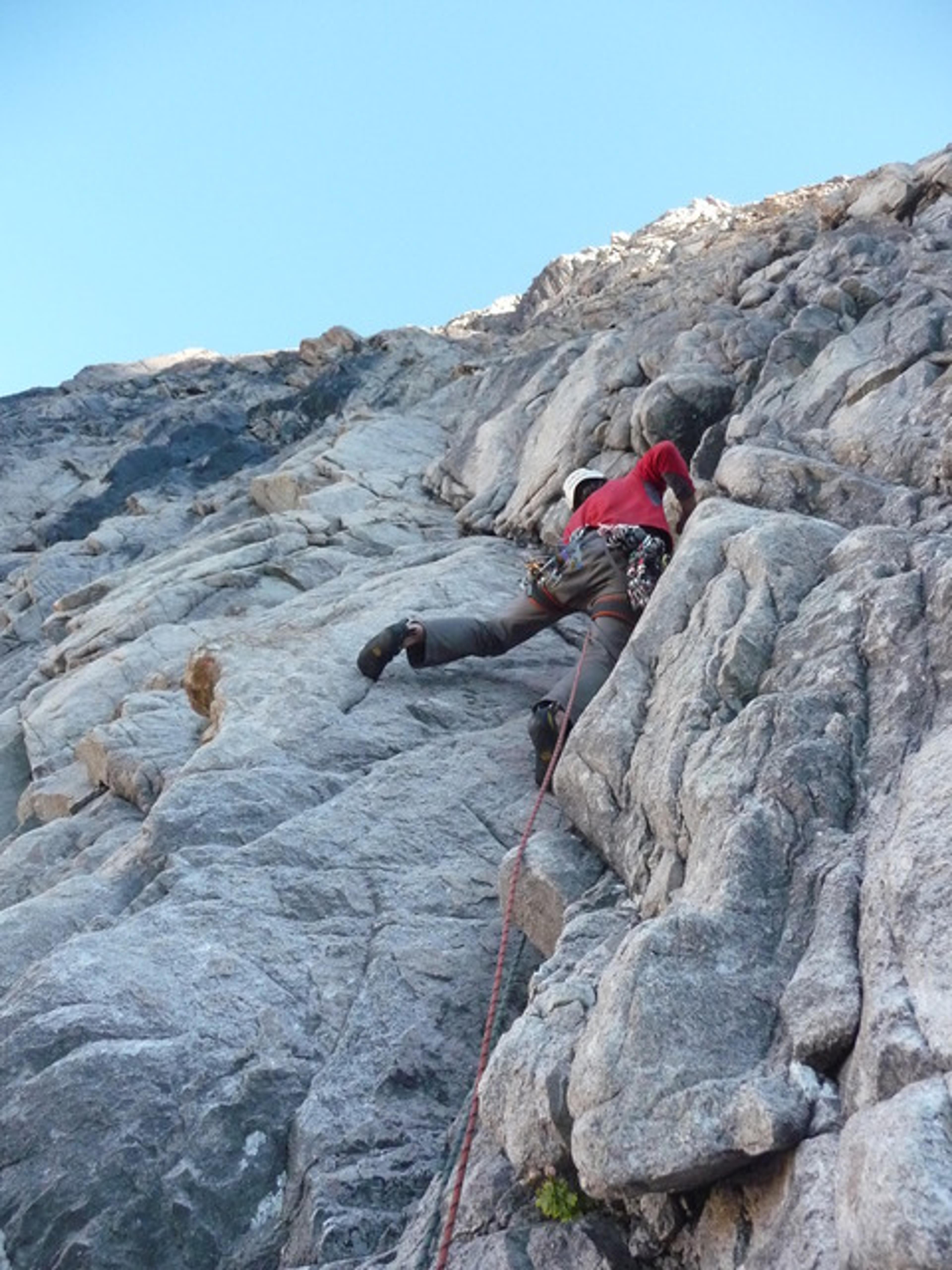 Nico dans la longueur en 7a du bas de Mitchka
