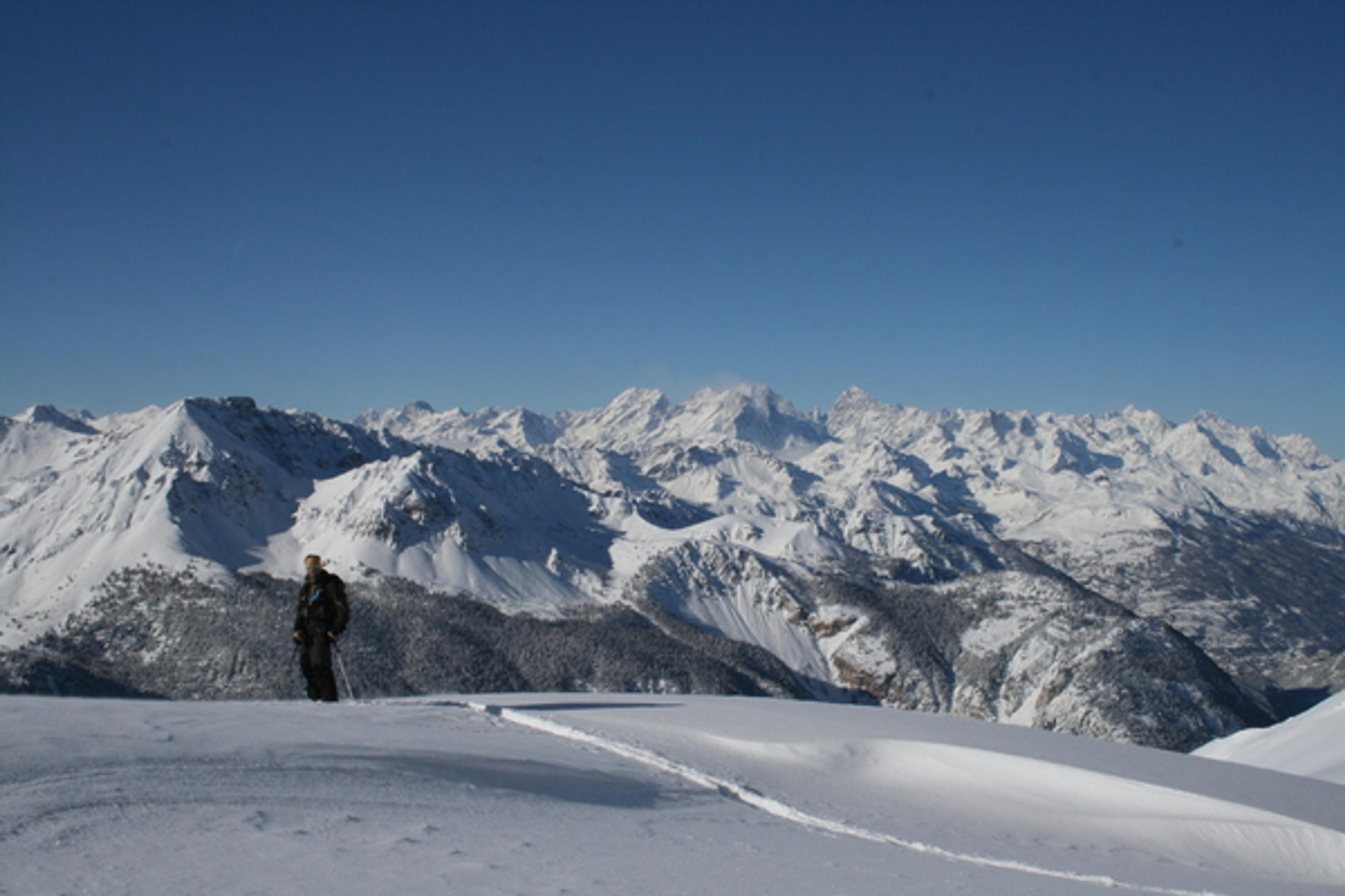 Chaudemaison - Arthur sur fond d'Ecrins