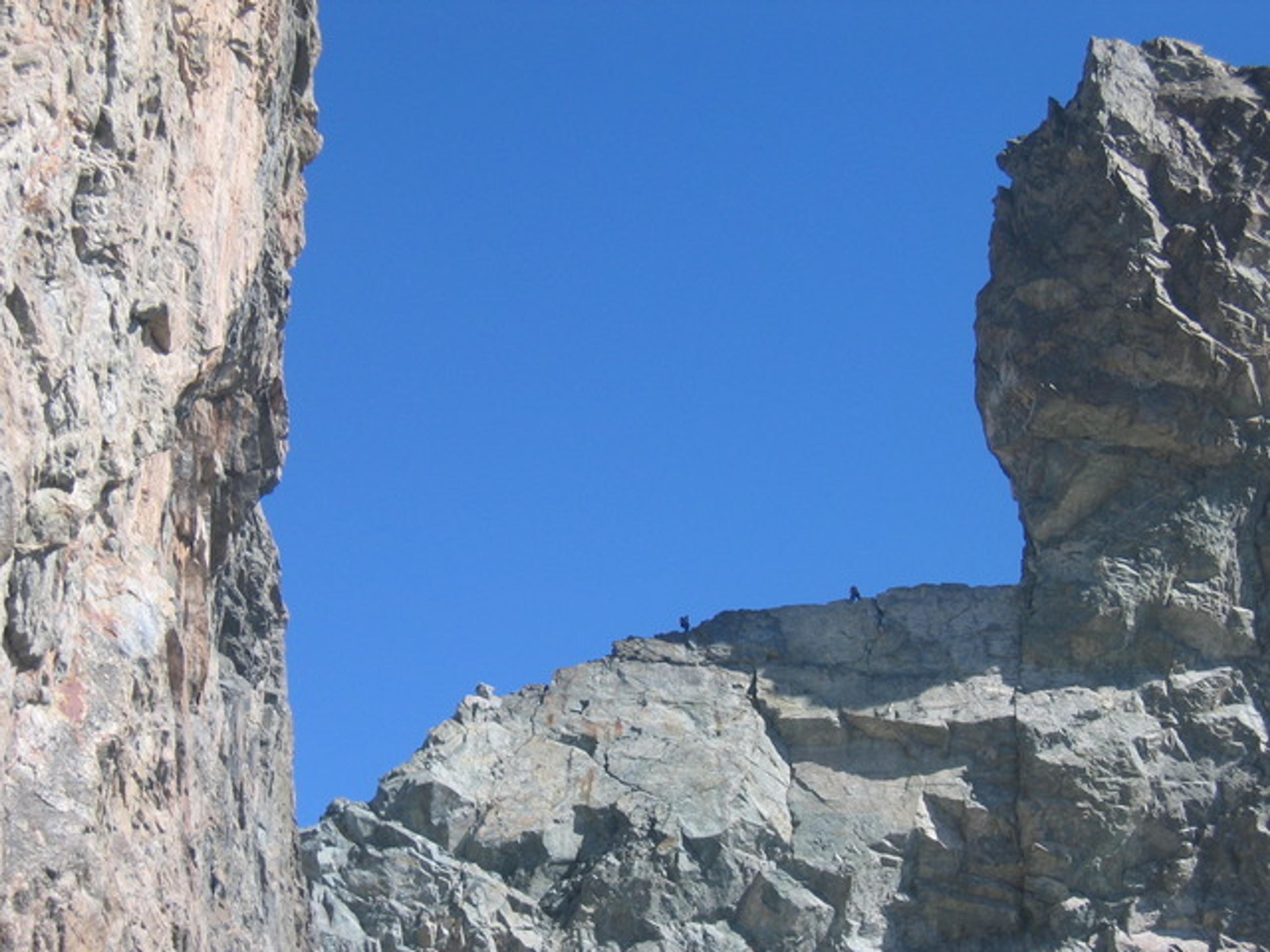 Alpinistes au niveau de la dent Zsigmondy