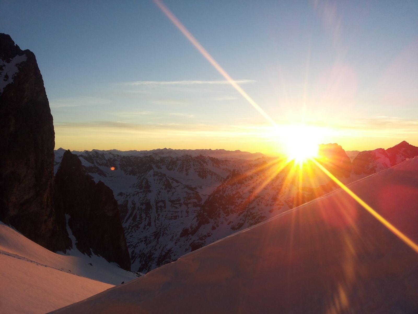 Levé de soleil à Adèle Planchard pendant le Tour de la Meije