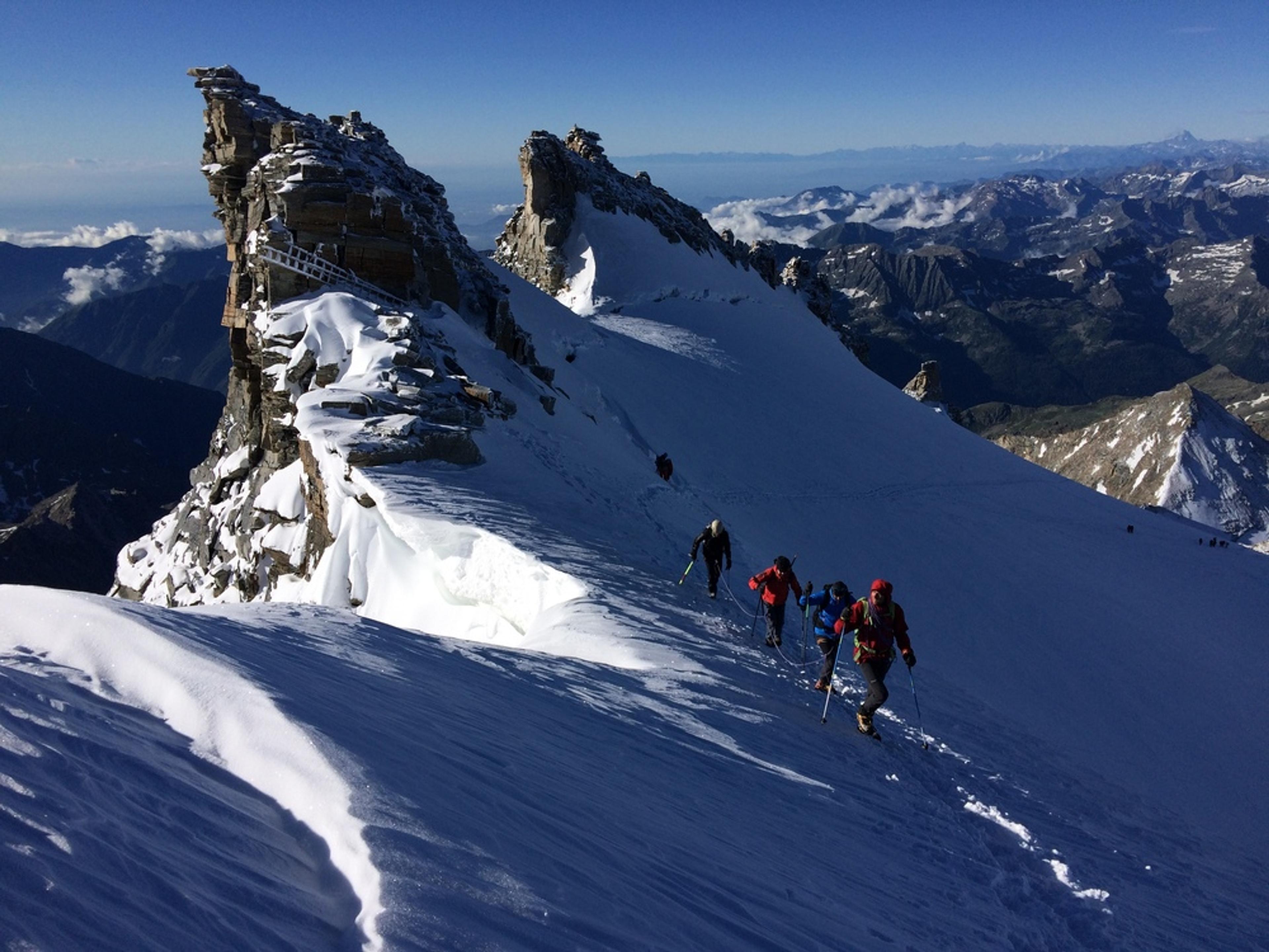 Grand Paradis - La cordée de SYlvain en termine presque