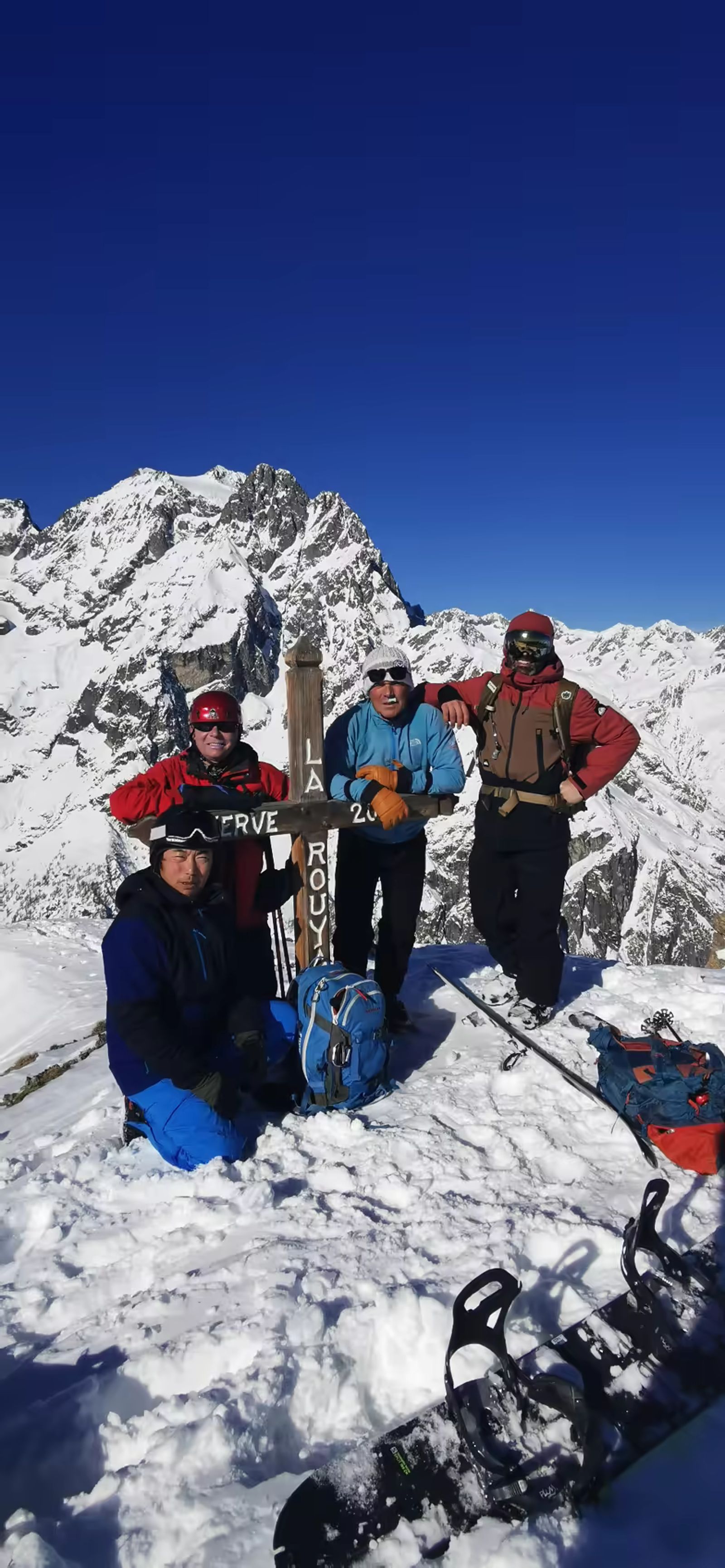 Photo du groupe au sommet de la Rouya depuis Pelvoux