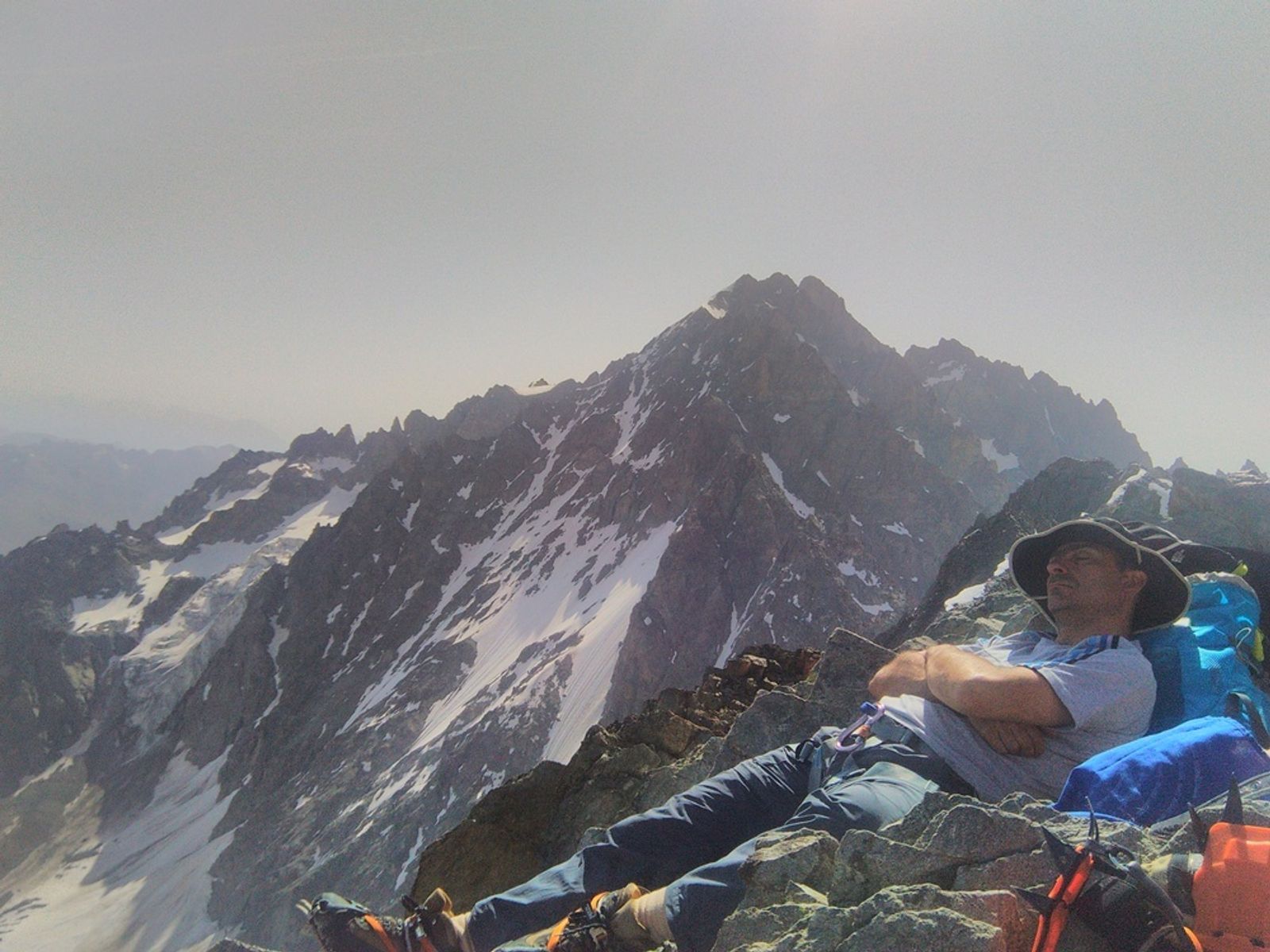 initiation alpinisme - Sieste on top