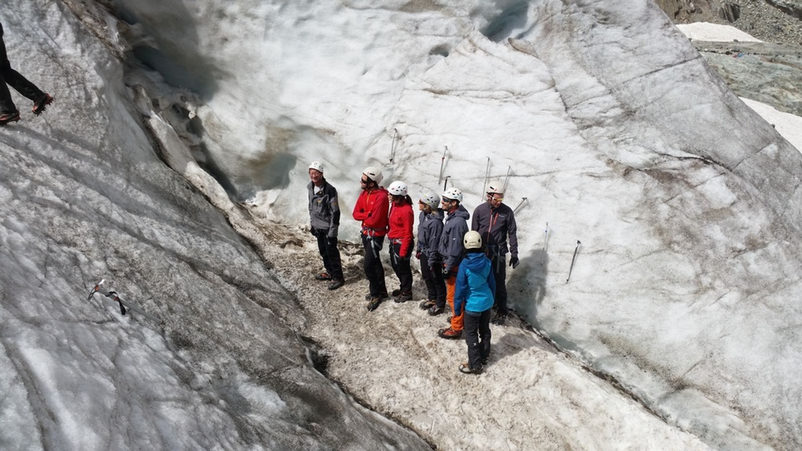 initiation alpinisme - Un groupe dans une crevasse