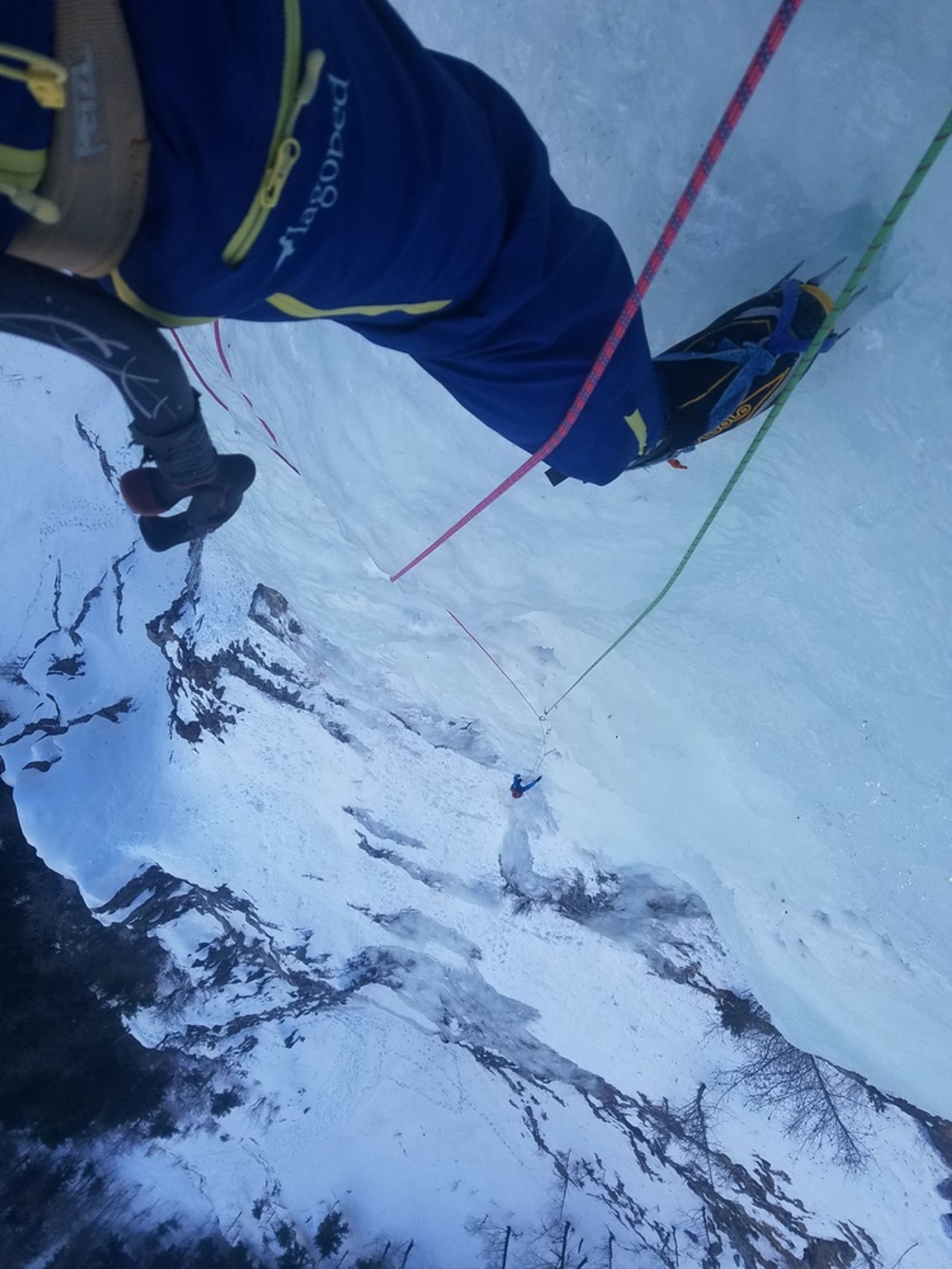 Escalade dans la section verticale de la Directe de l’Arc de Cercle à Freissinières