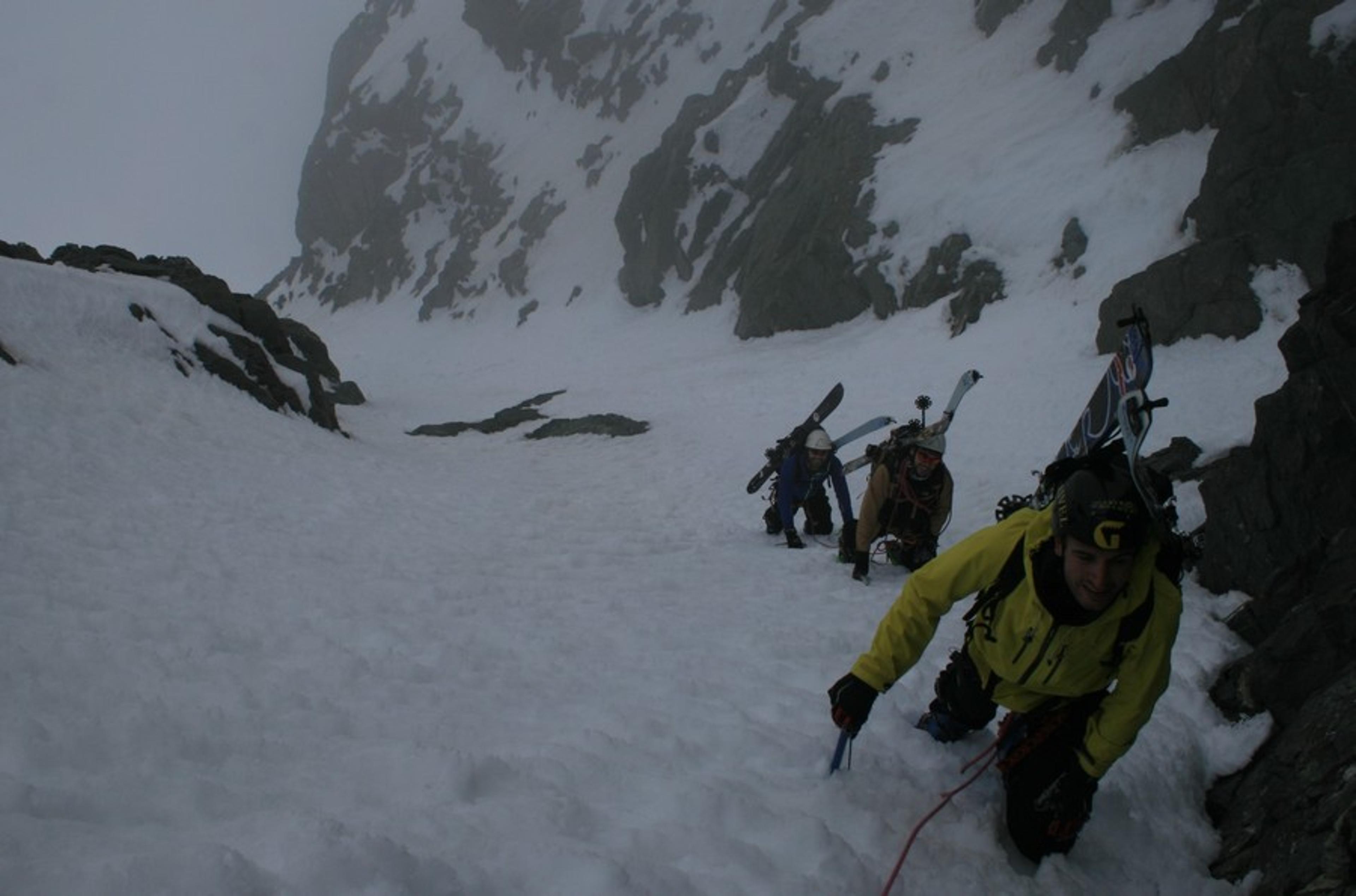 Raid ski Haute Maurienne - L'équipe dans le couloir