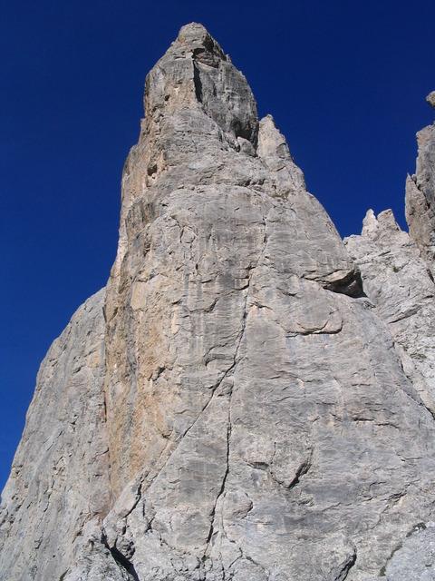 La fissure en 6a+ Tenailles Montbrison - Eperon Renaud