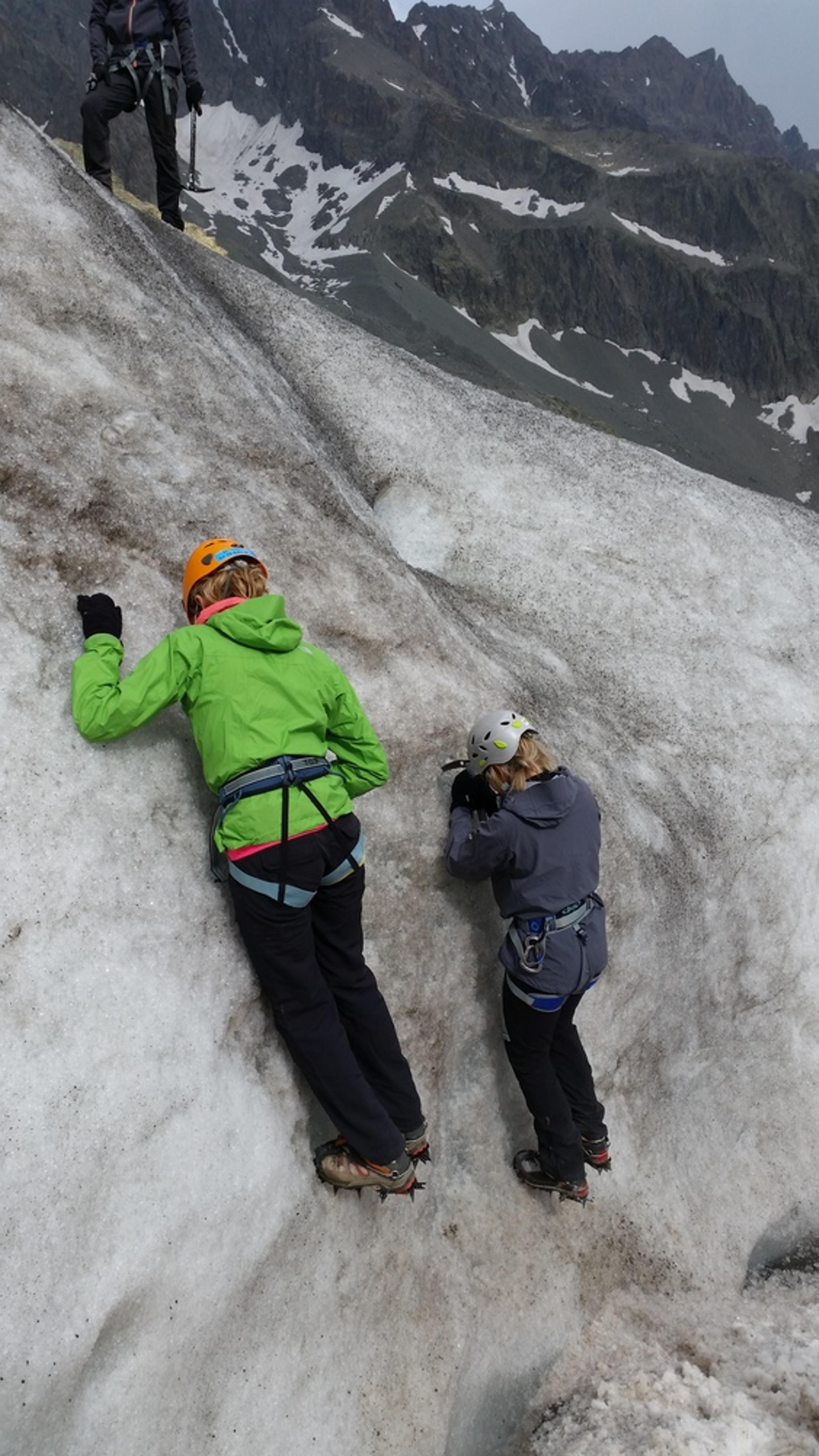initiation alpinisme - Inspection de la glace
