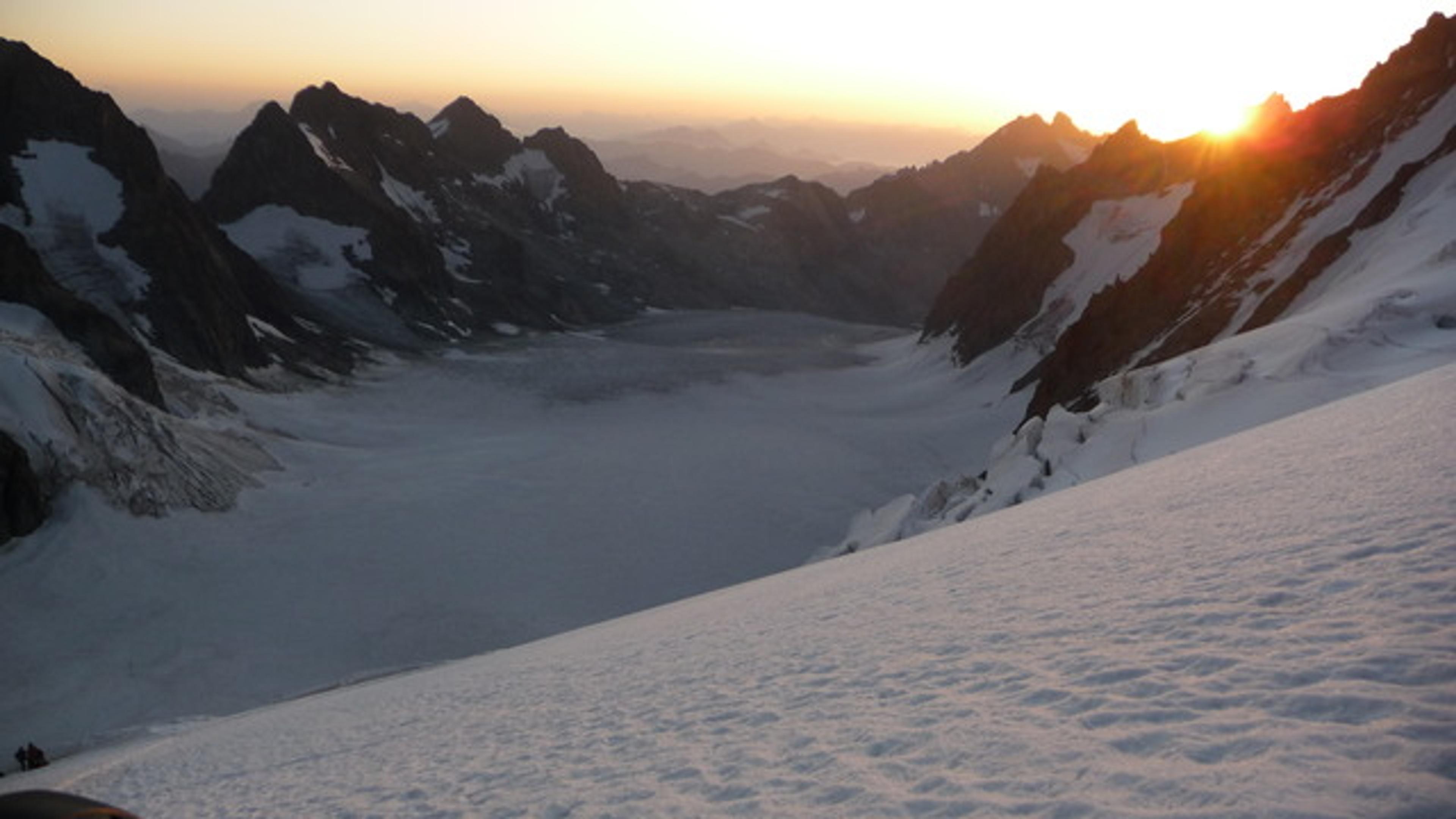 Dôme des Ecrins - Premier lever de soleil