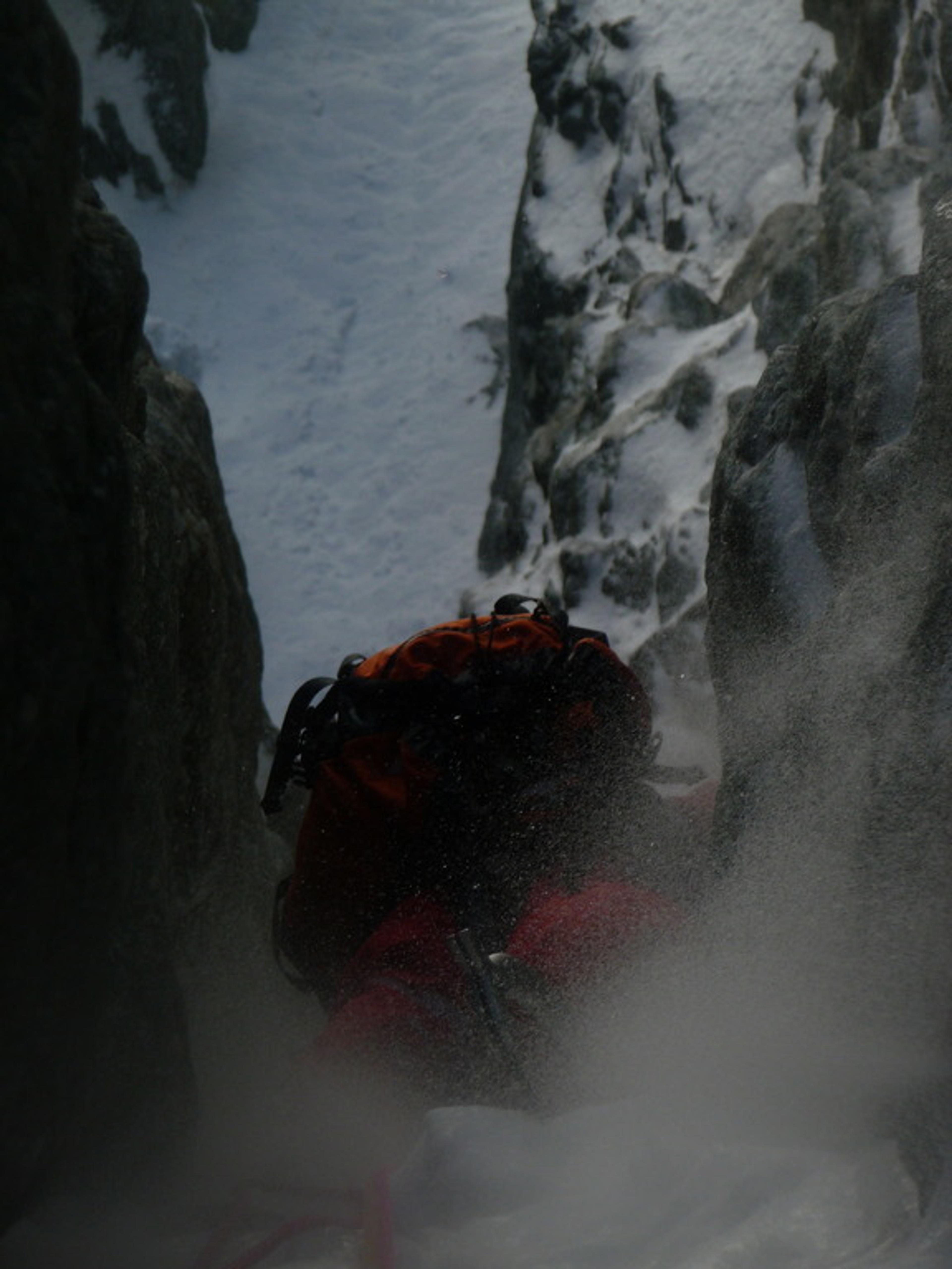 Seb dans les spindrifts et le crux