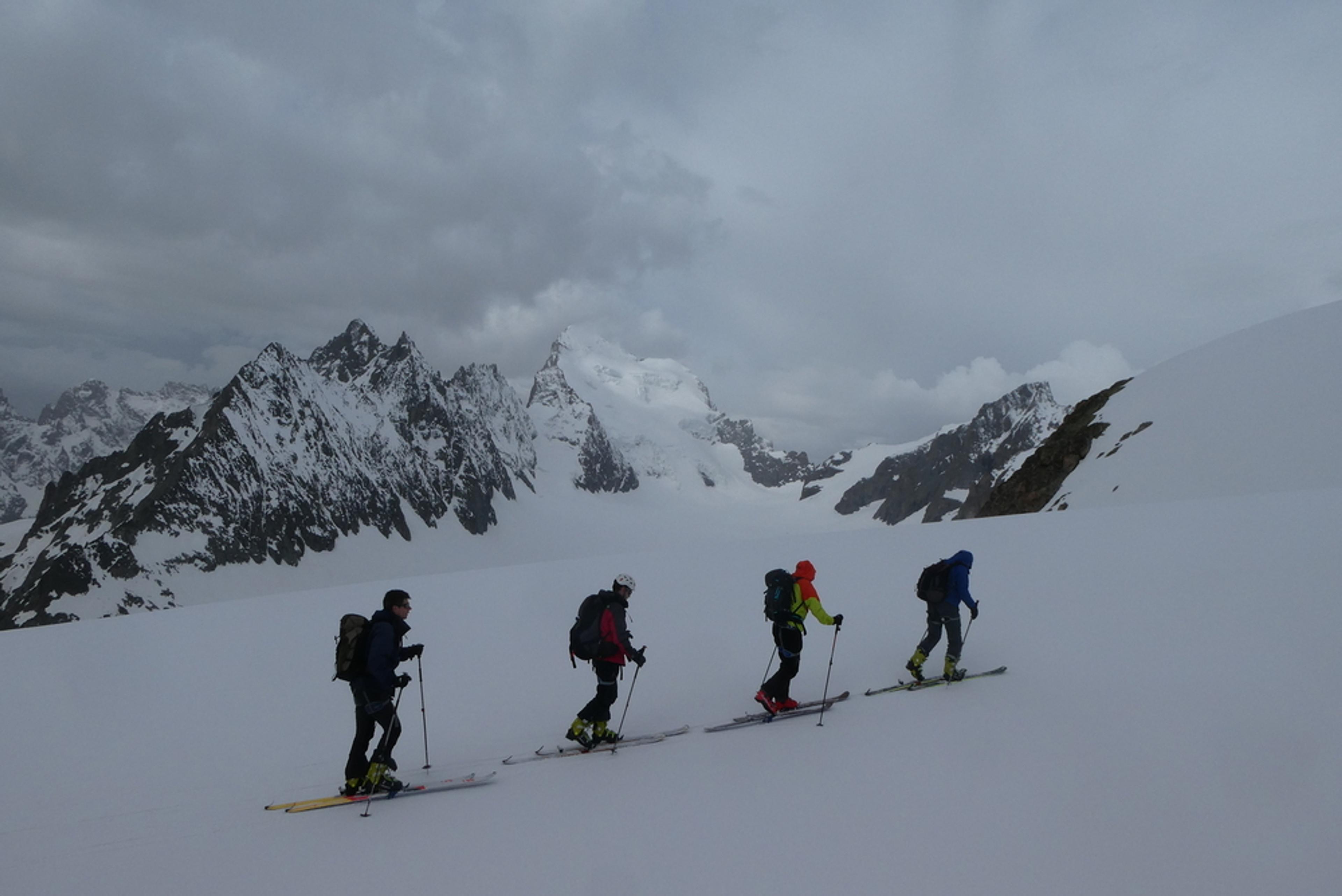 Raid ski Ecrins - Devant la Barre des Ecrins
