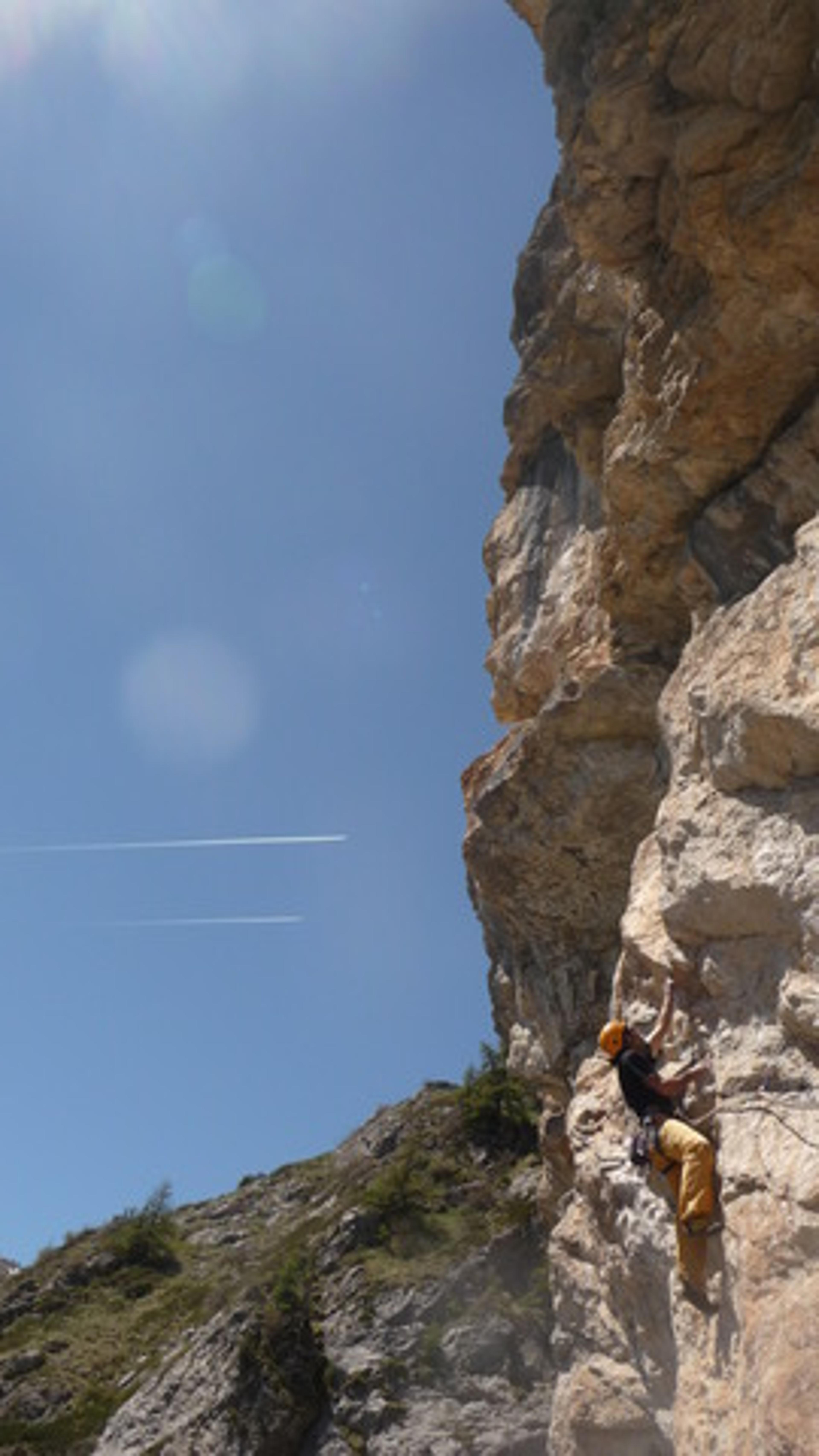 Paroi des Lys - le haut dans le gaz - La belle trav' en 6c de L5