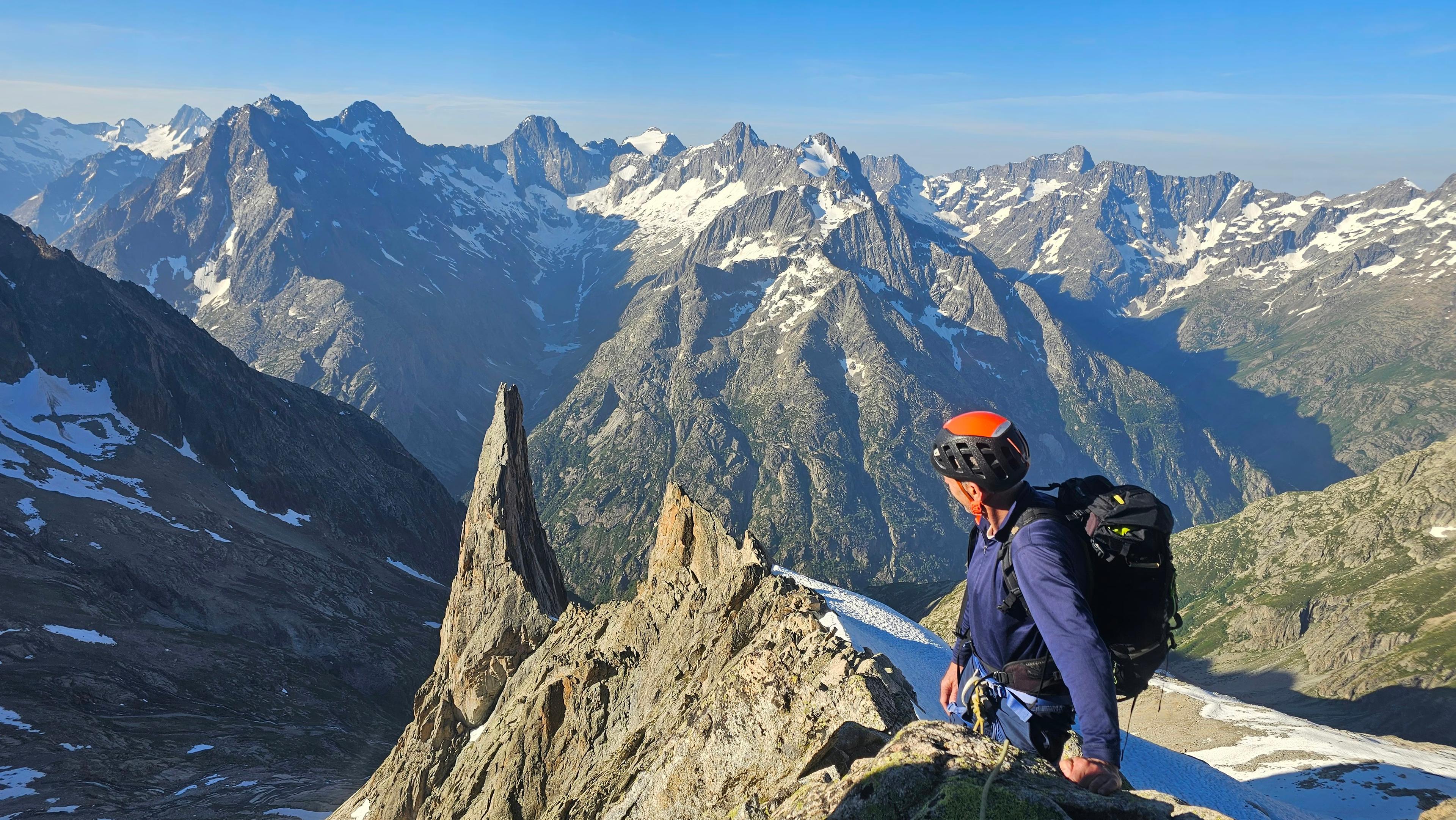 Depuis l'arête S de la Centrale du Soreiller, vue sur la Dibona