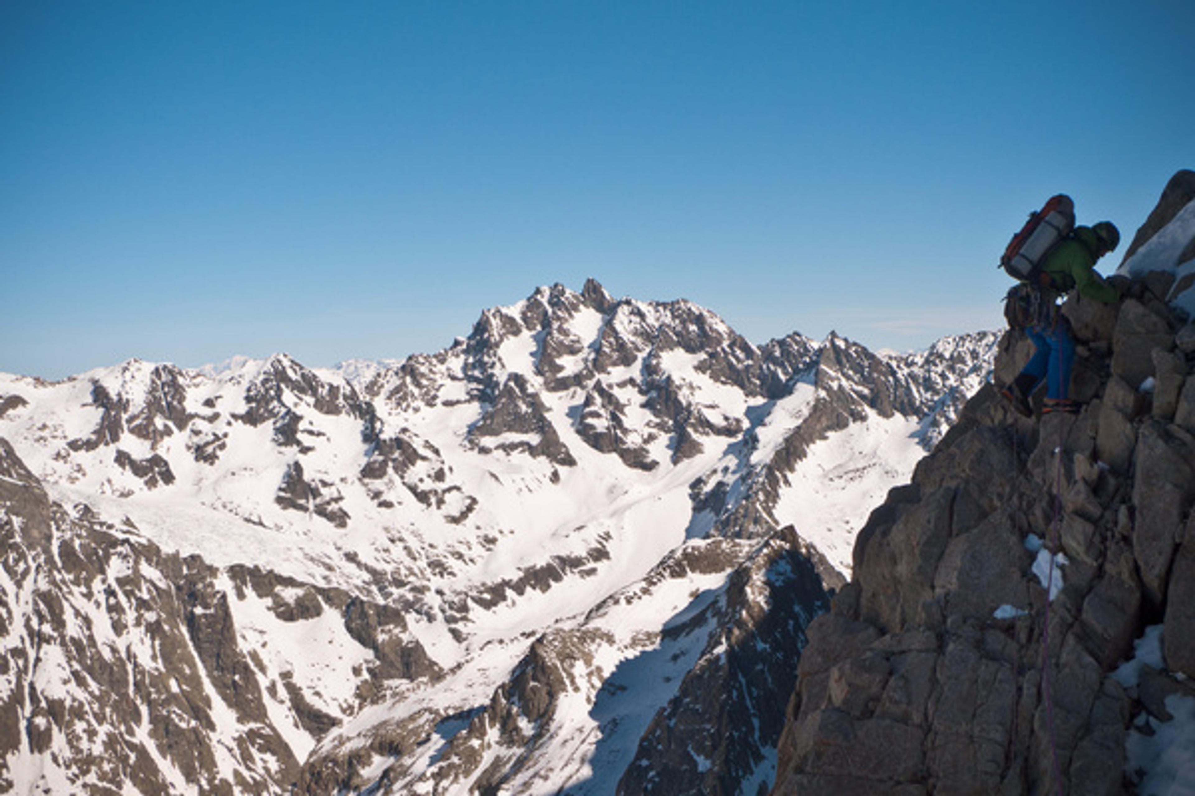 Pic sans Nom - Cambon Francou - Accalmie dans la grimpe, on profite du cadre!