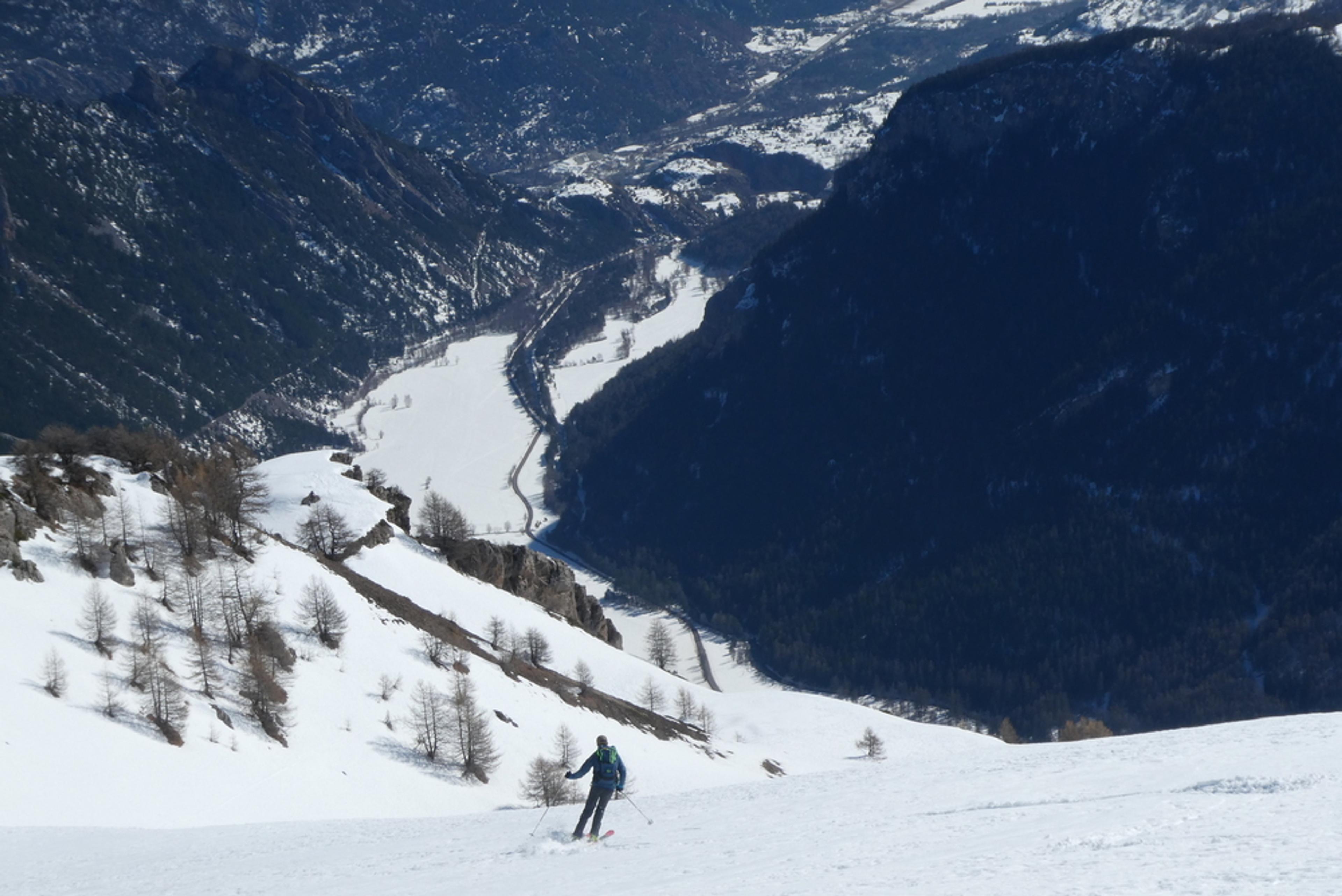 Découverte ski de randonnée - Tête des Lauzières - Et en bas la vallée