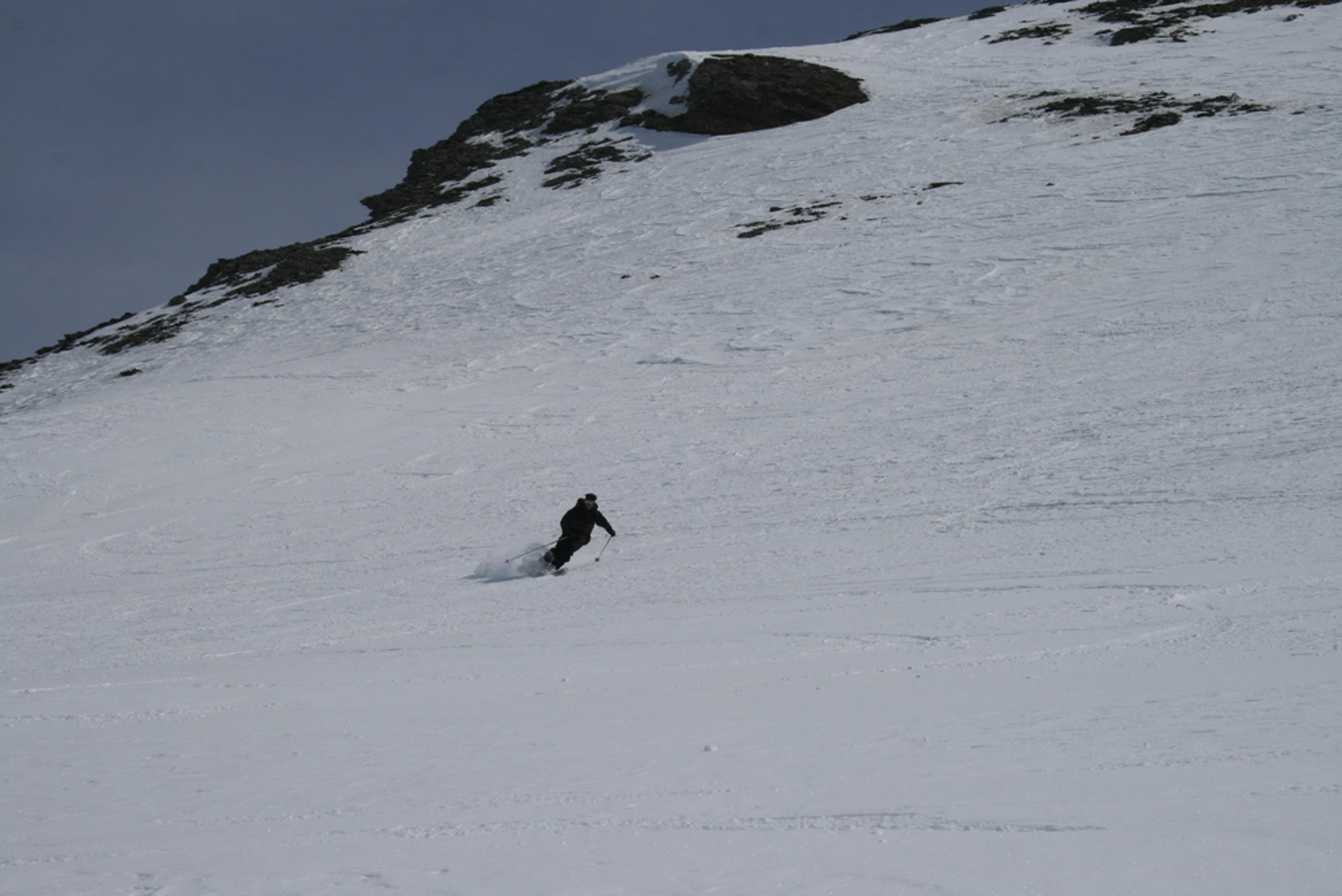 Raid ski Queyras - Tête du Longet - Laurent dans la poudre tassée