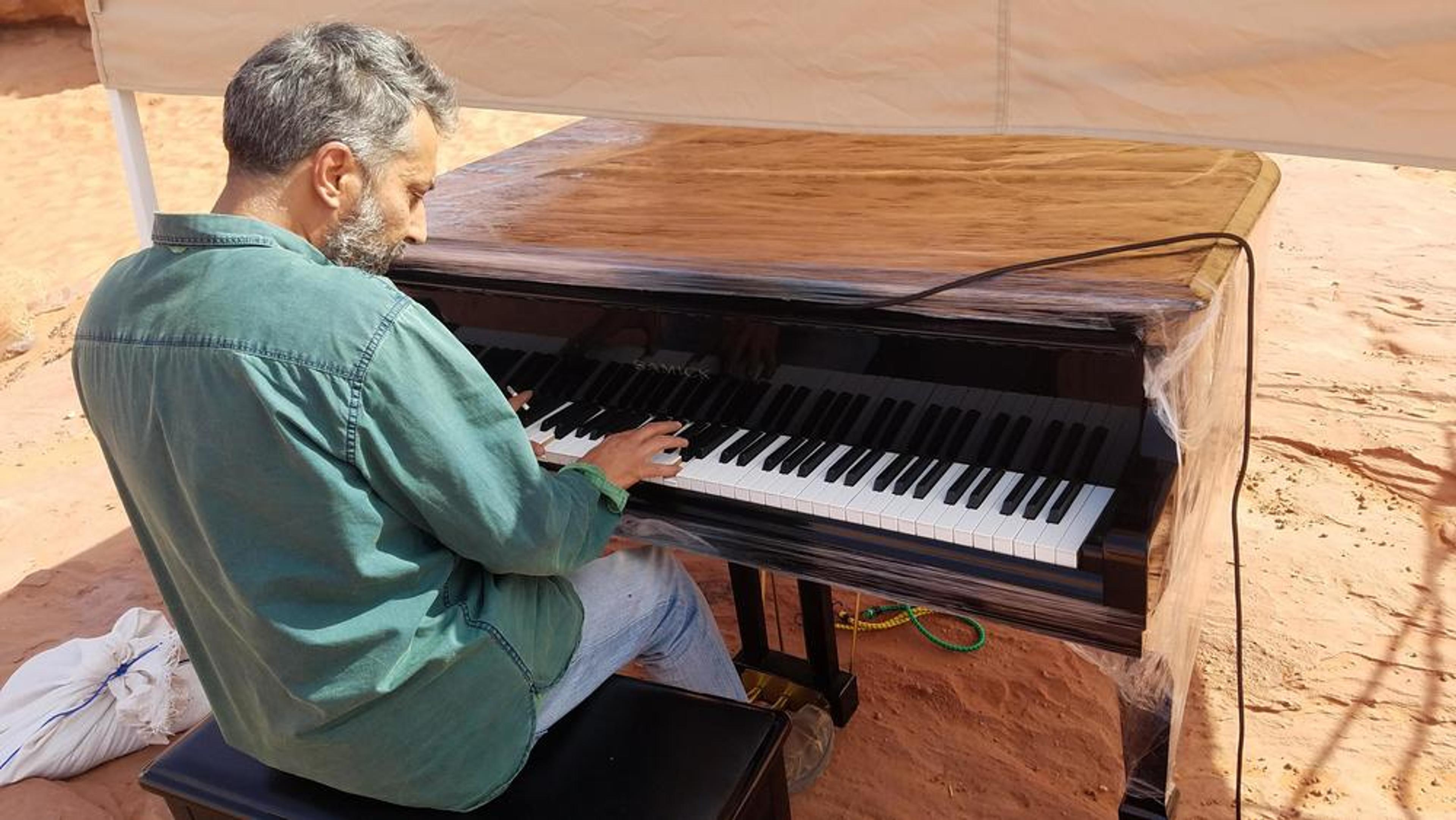 tareq, le pianiste fou